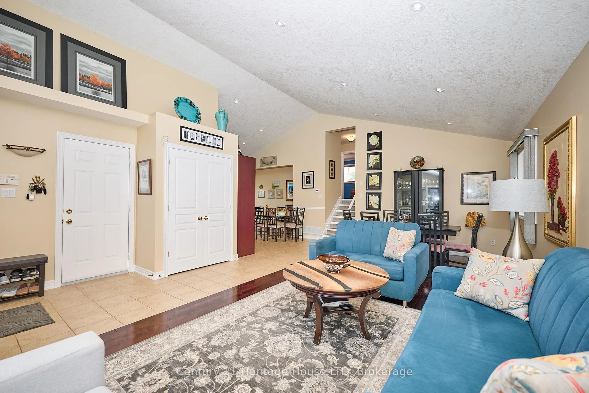 Photo 9 of 222 Dorchester Drive, Grimsby, Grimsby East — HOMEH