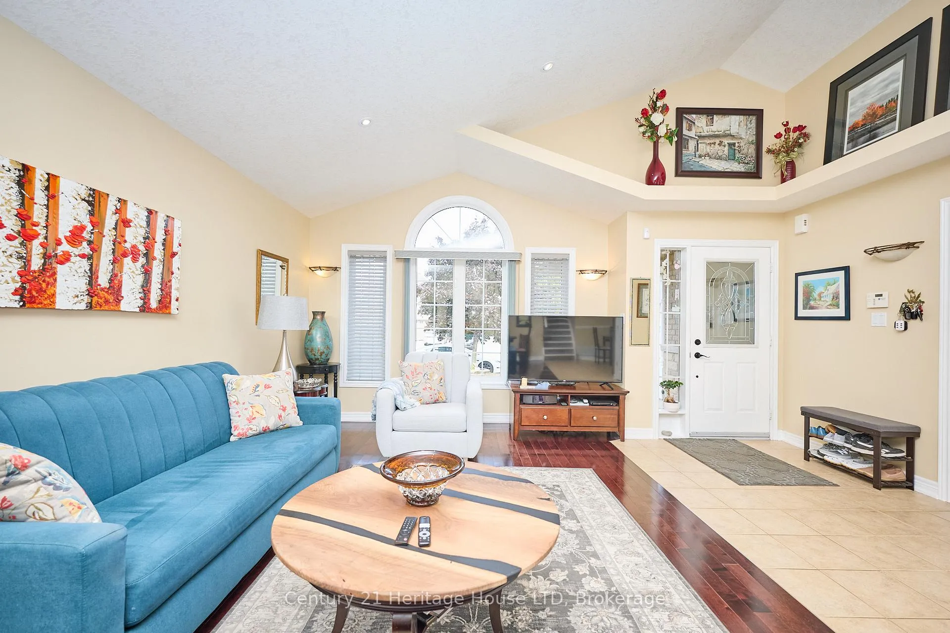 Photo 11 of 222 Dorchester Drive, Grimsby, Grimsby East — HOMEH