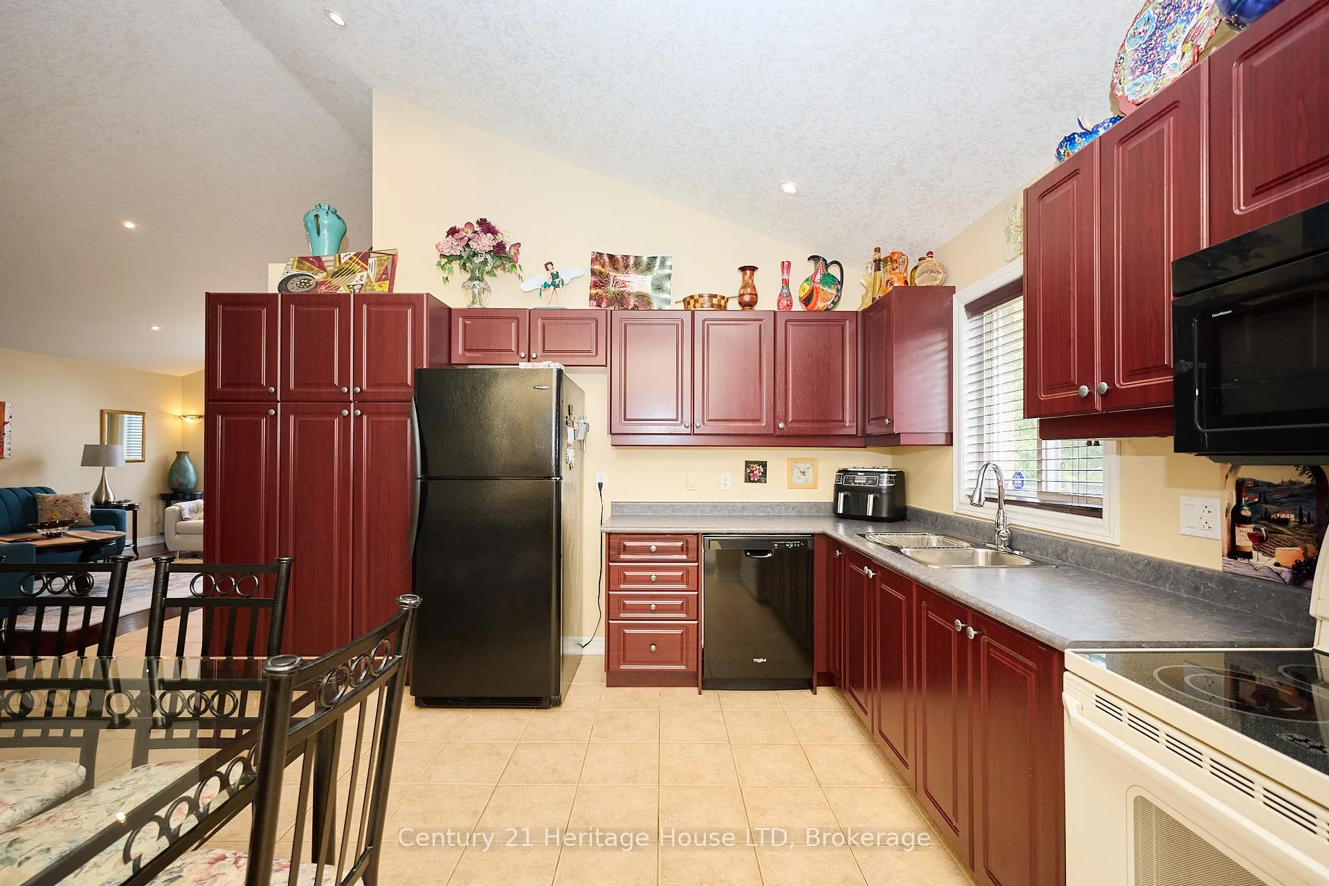 Photo 14 of 222 Dorchester Drive, Grimsby, Grimsby East — HOMEH
