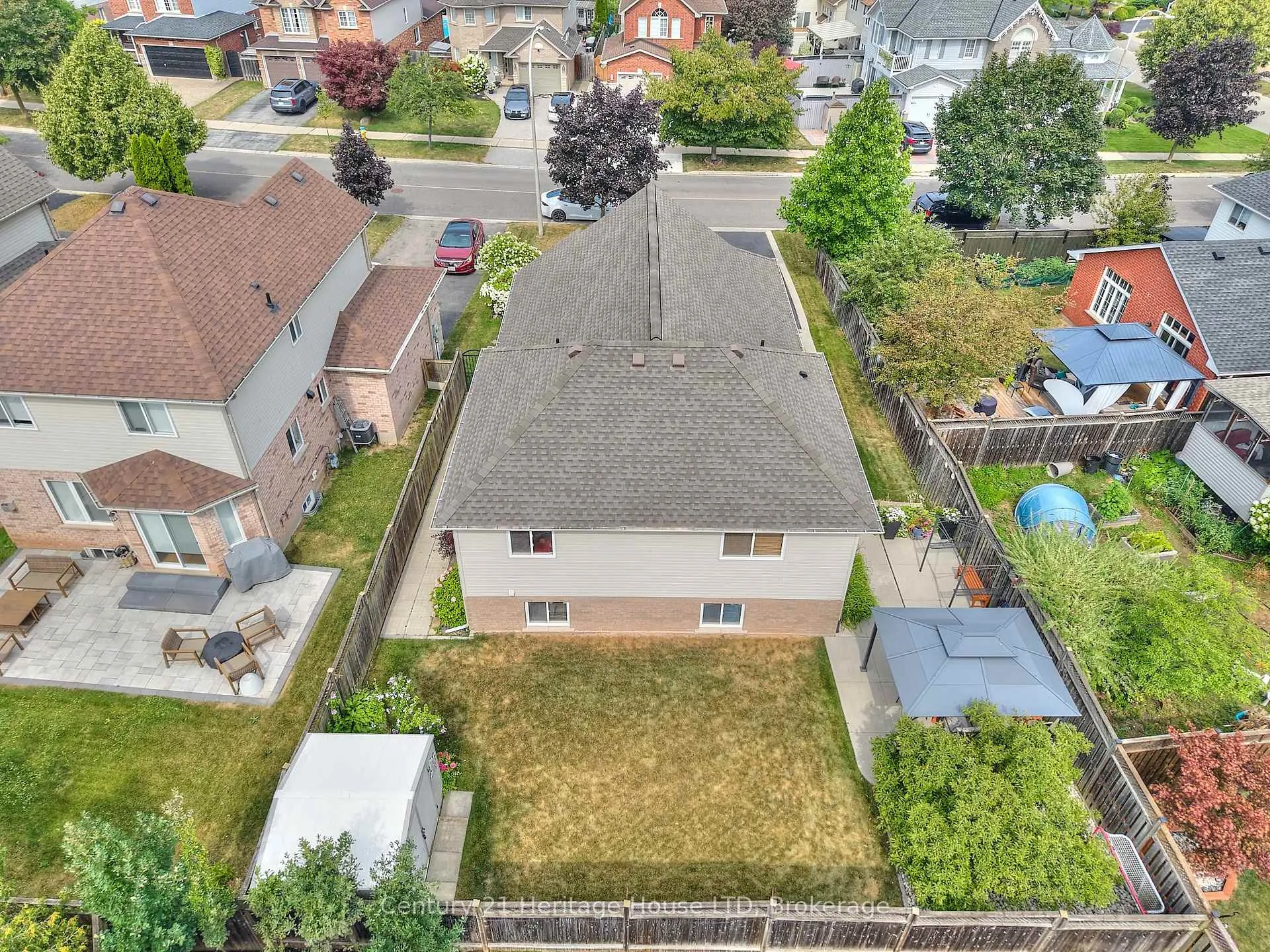 Photo 32 of 222 Dorchester Drive, Grimsby, Grimsby East — HOMEH