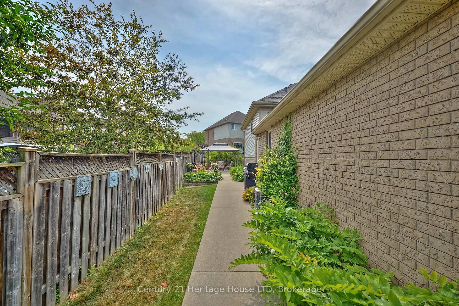 Photo 37 of 222 Dorchester Drive, Grimsby, Grimsby East — HOMEH