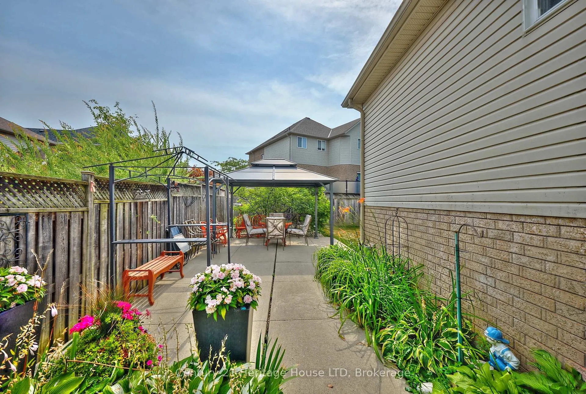 Photo 38 of 222 Dorchester Drive, Grimsby, Grimsby East — HOMEH
