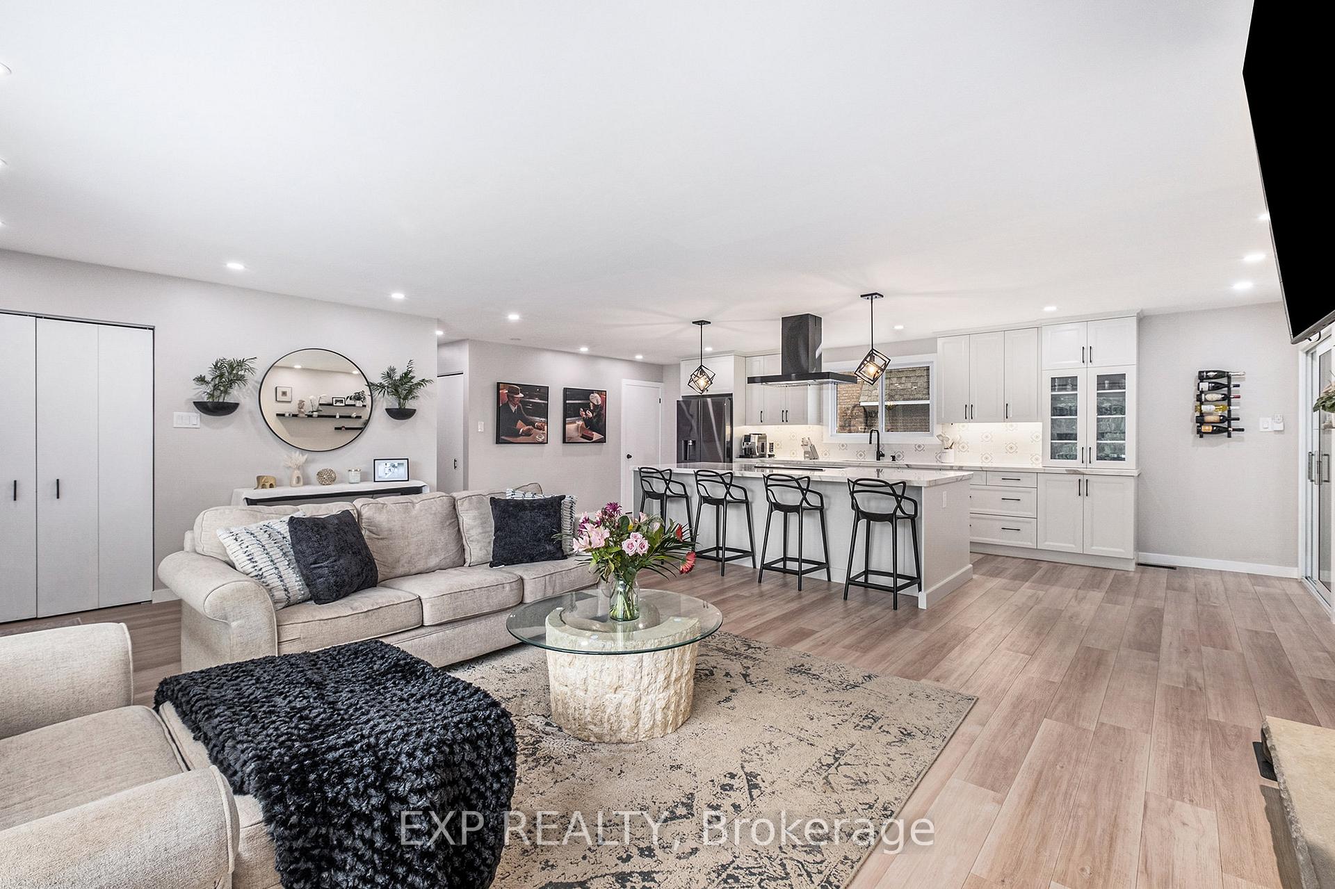 Photo 2 of 3 St Remy Drive, Ottawa, Barrhaven - Pheasant Run — HOMEH