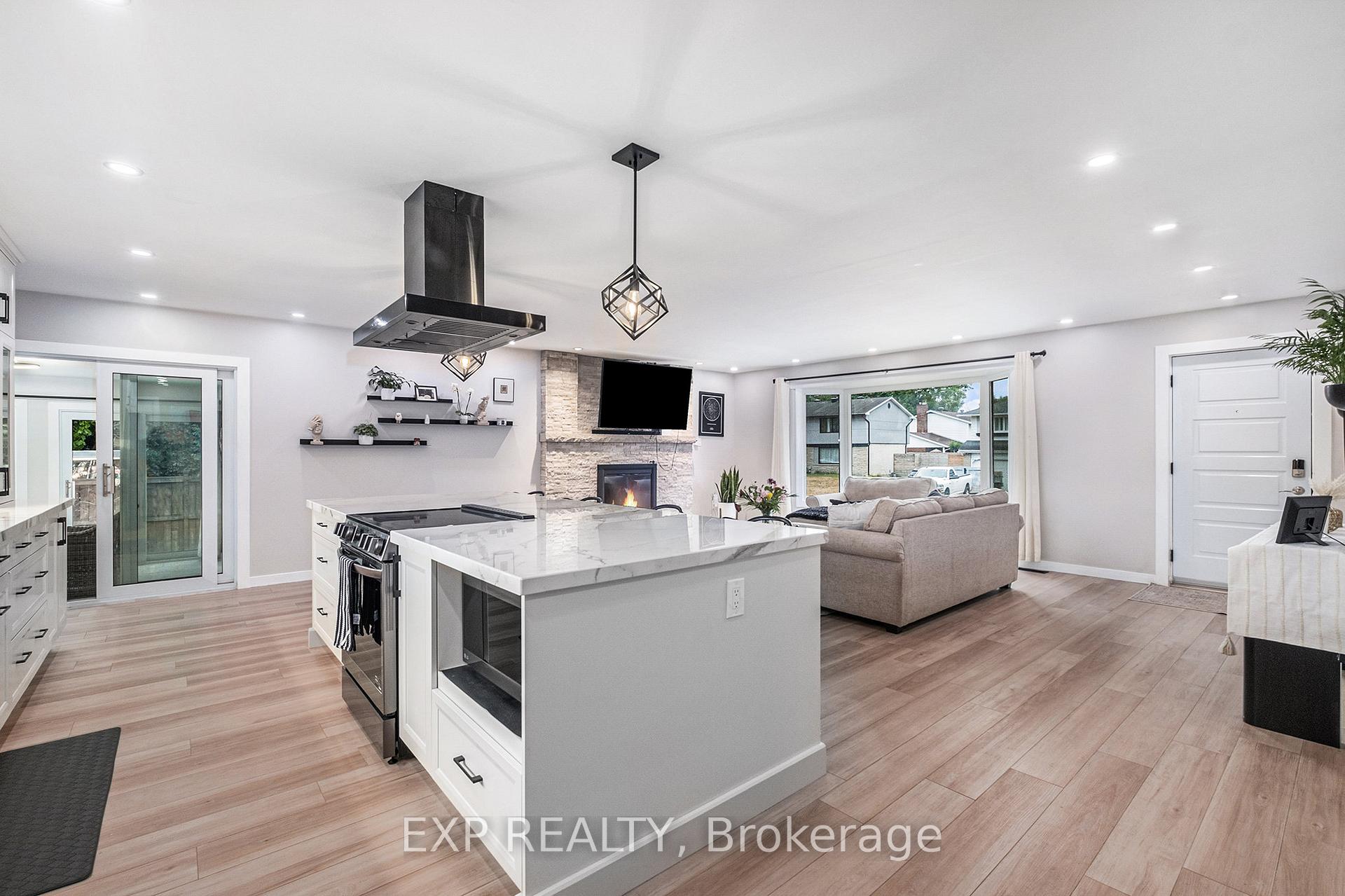 Photo 4 of 3 St Remy Drive, Ottawa, Barrhaven - Pheasant Run — HOMEH