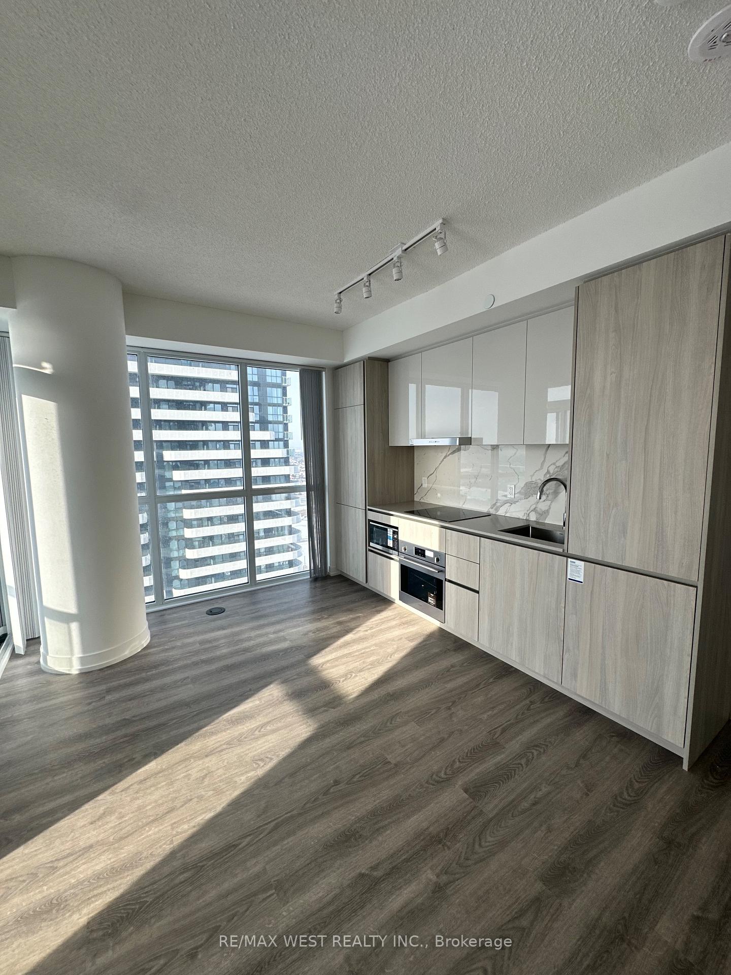 Photo 1 of Unit 3212, 8 interchange Way, Vaughan, Vaughan Corporate Centre — HOMEH