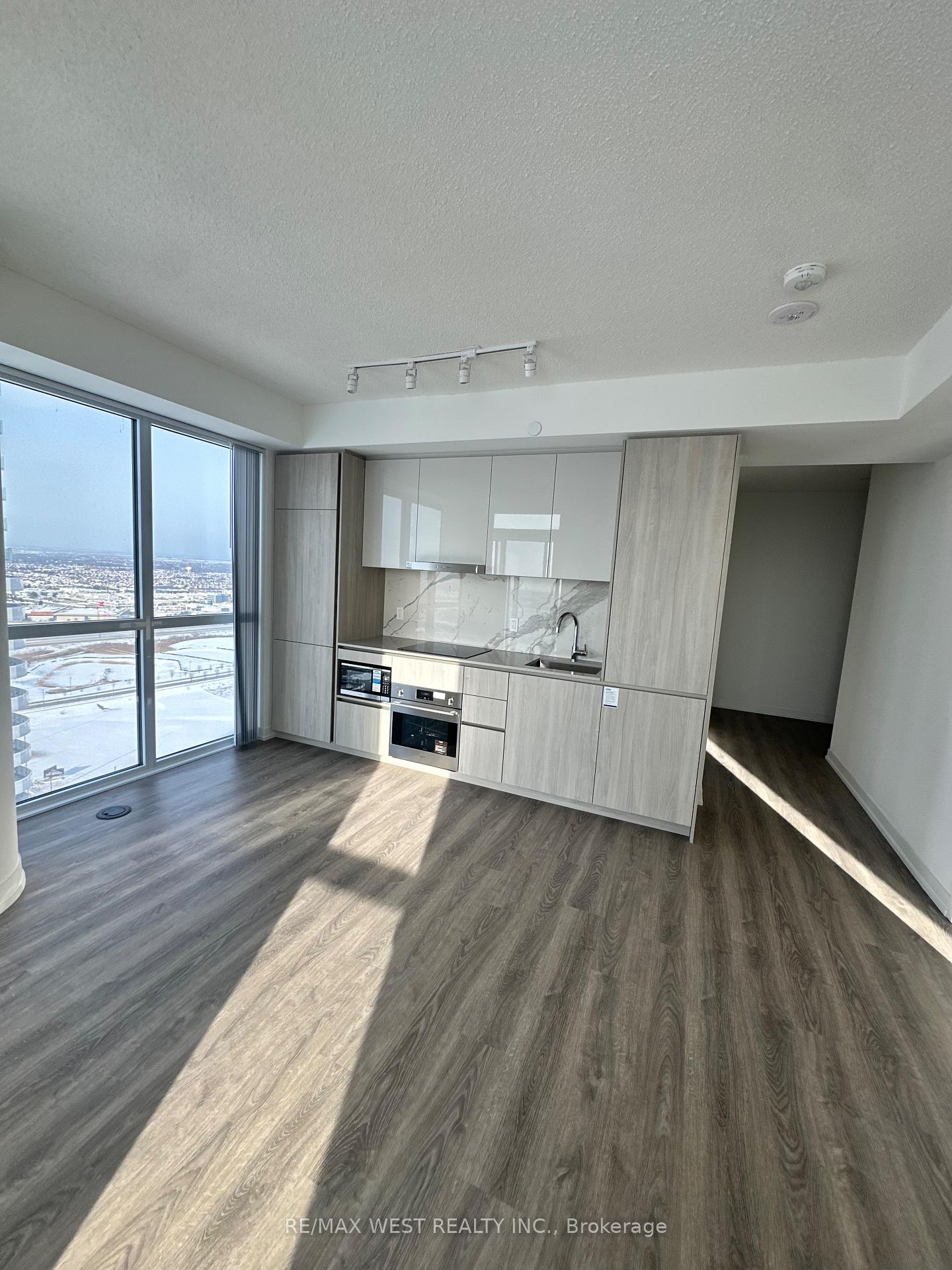 Photo 7 of Unit 3212, 8 interchange Way, Vaughan, Vaughan Corporate Centre — HOMEH