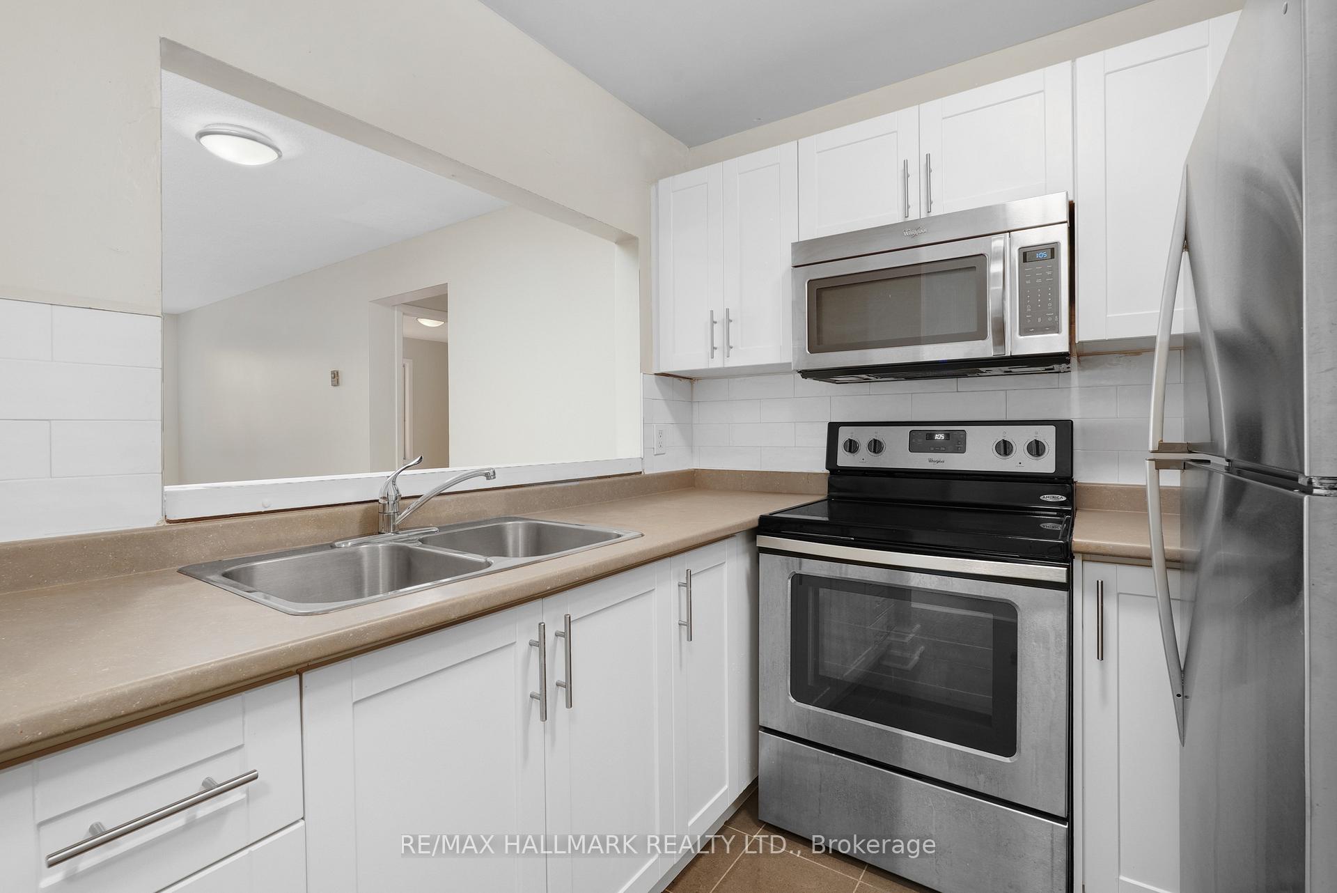 Photo 2 of Unit 14, 174-178 Grove Street E, Barrie, Wellington — HOMEH