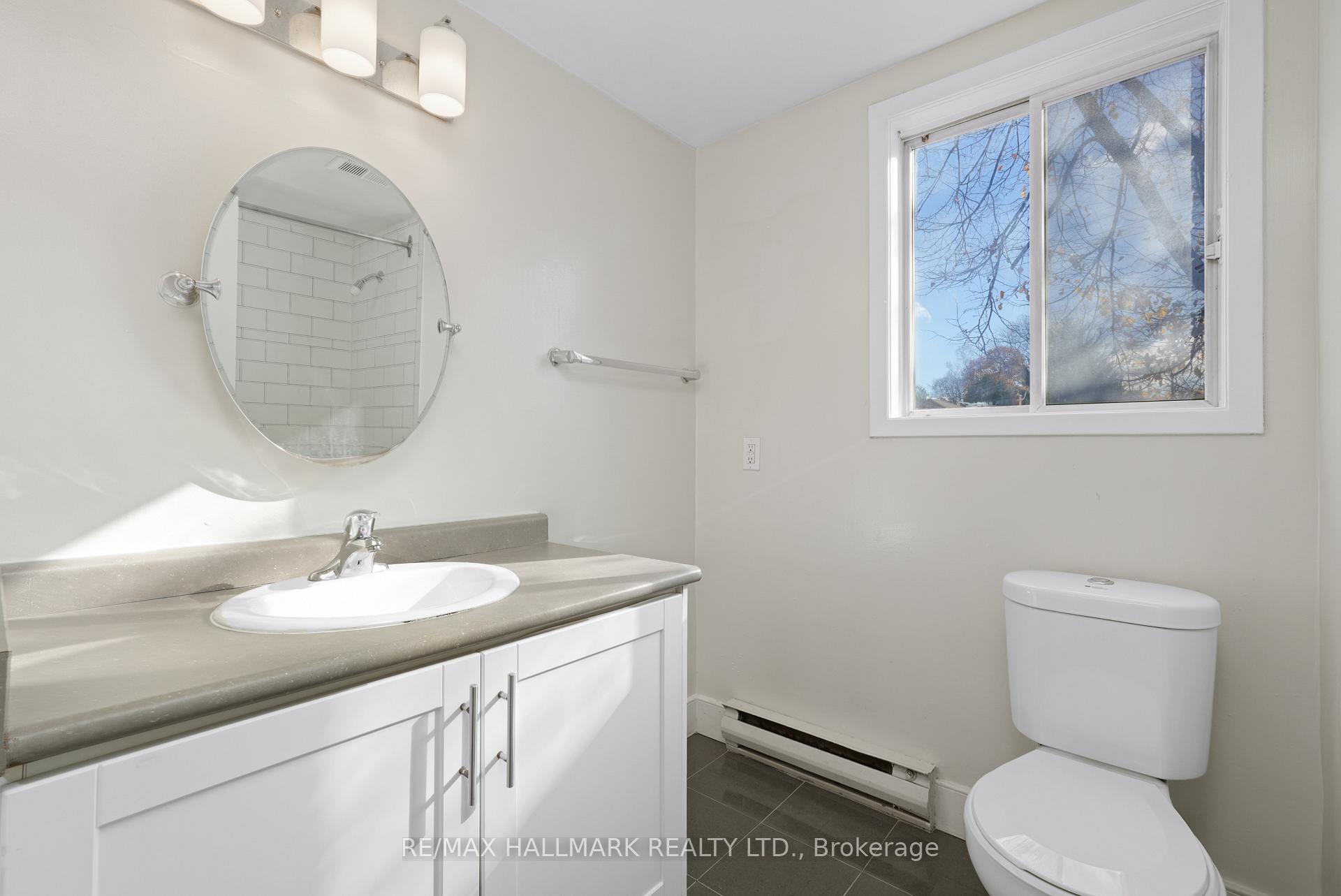 Photo 6 of Unit 14, 174-178 Grove Street E, Barrie, Wellington — HOMEH
