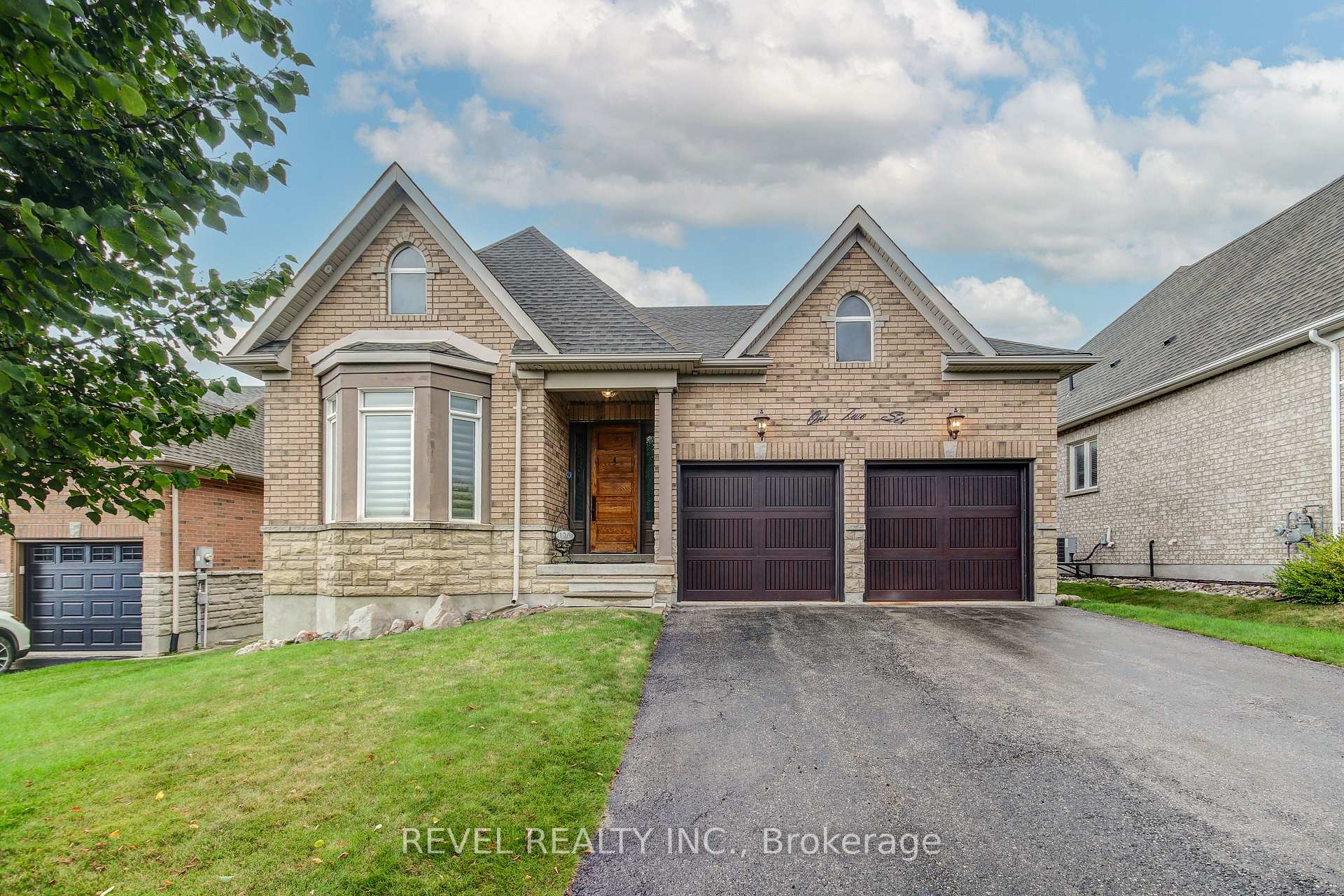 Photo 2 of 126 Aberfoyle Mill Crescent, Puslinch, Aberfoyle — HOMEH