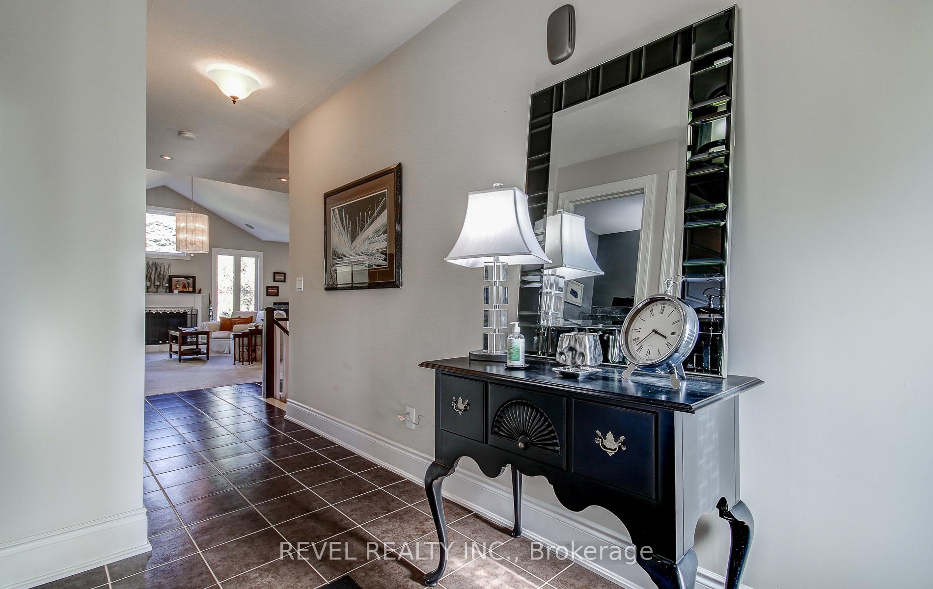 Photo 3 of 126 Aberfoyle Mill Crescent, Puslinch, Aberfoyle — HOMEH