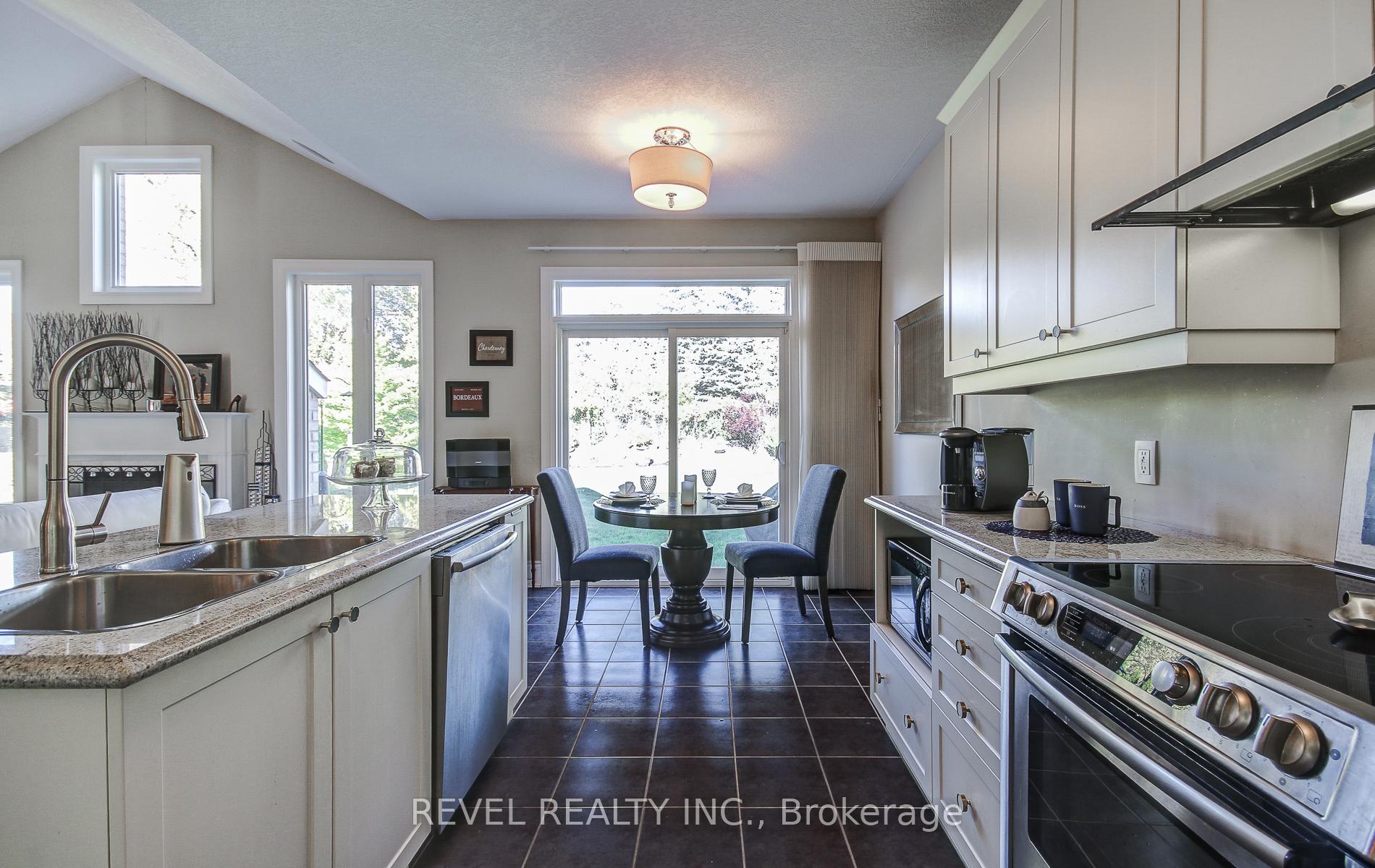 Photo 14 of 126 Aberfoyle Mill Crescent, Puslinch, Aberfoyle — HOMEH