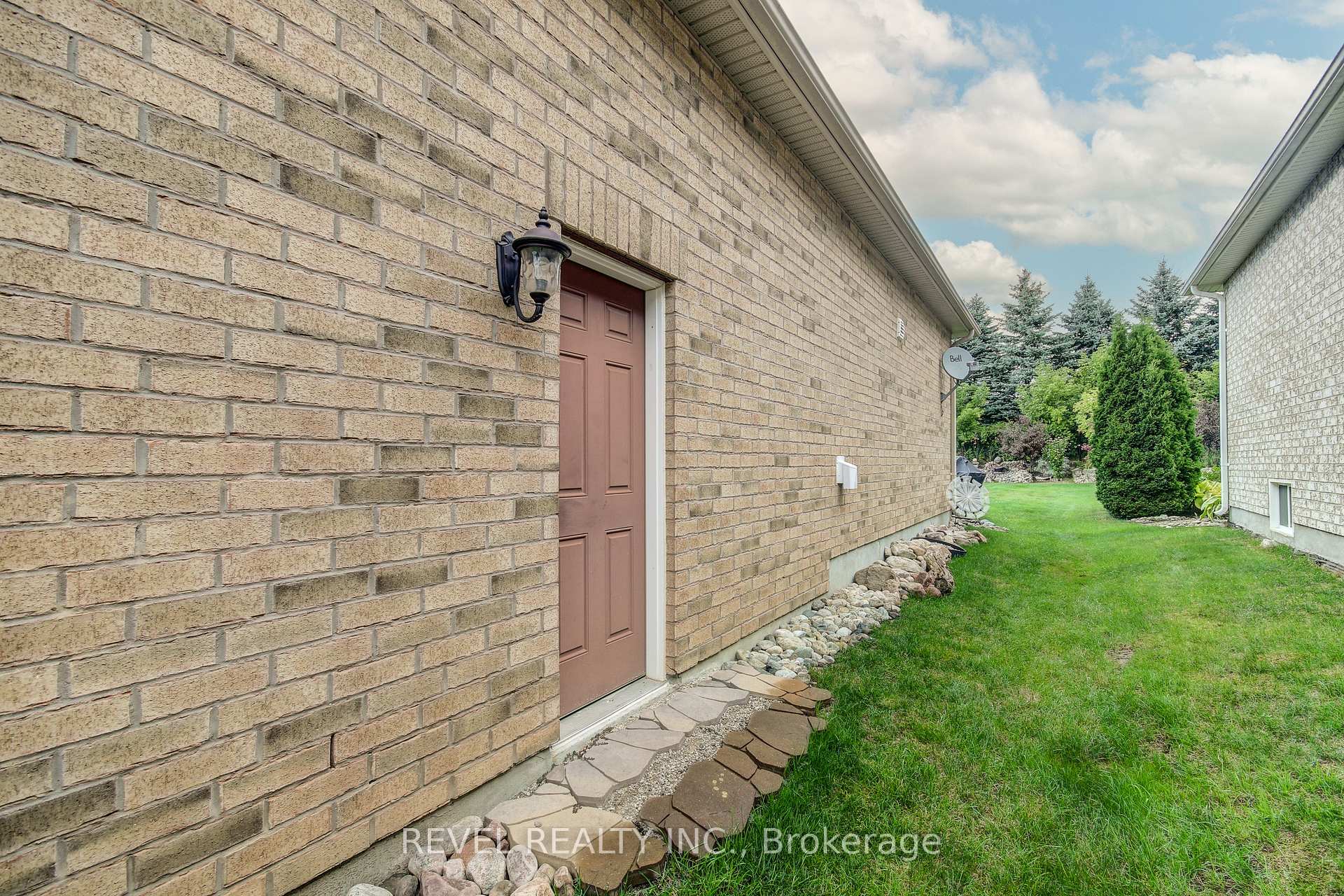 Photo 32 of 126 Aberfoyle Mill Crescent, Puslinch, Aberfoyle — HOMEH