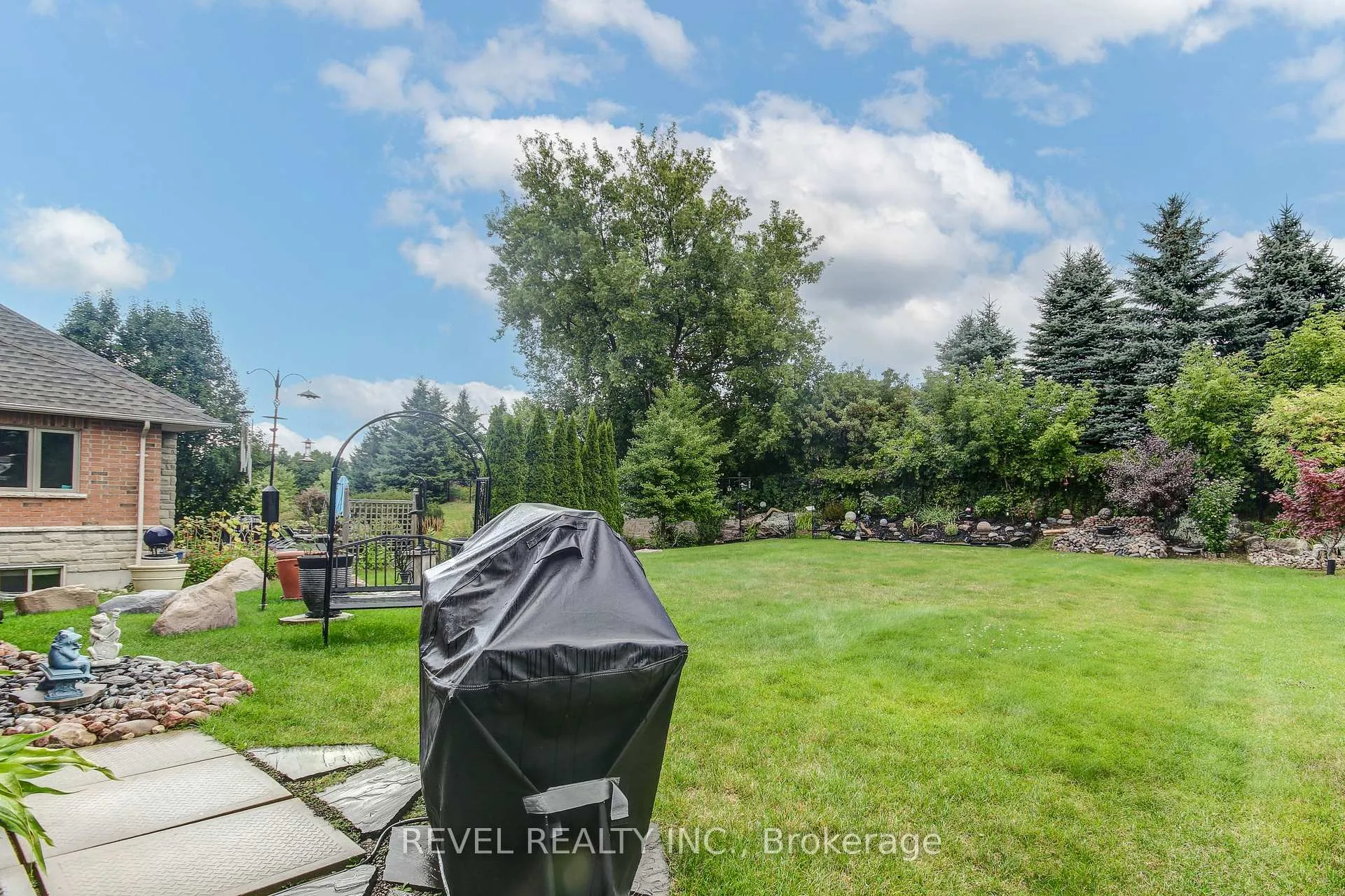 Photo 30 of 126 Aberfoyle Mill Crescent, Puslinch, Aberfoyle — HOMEH