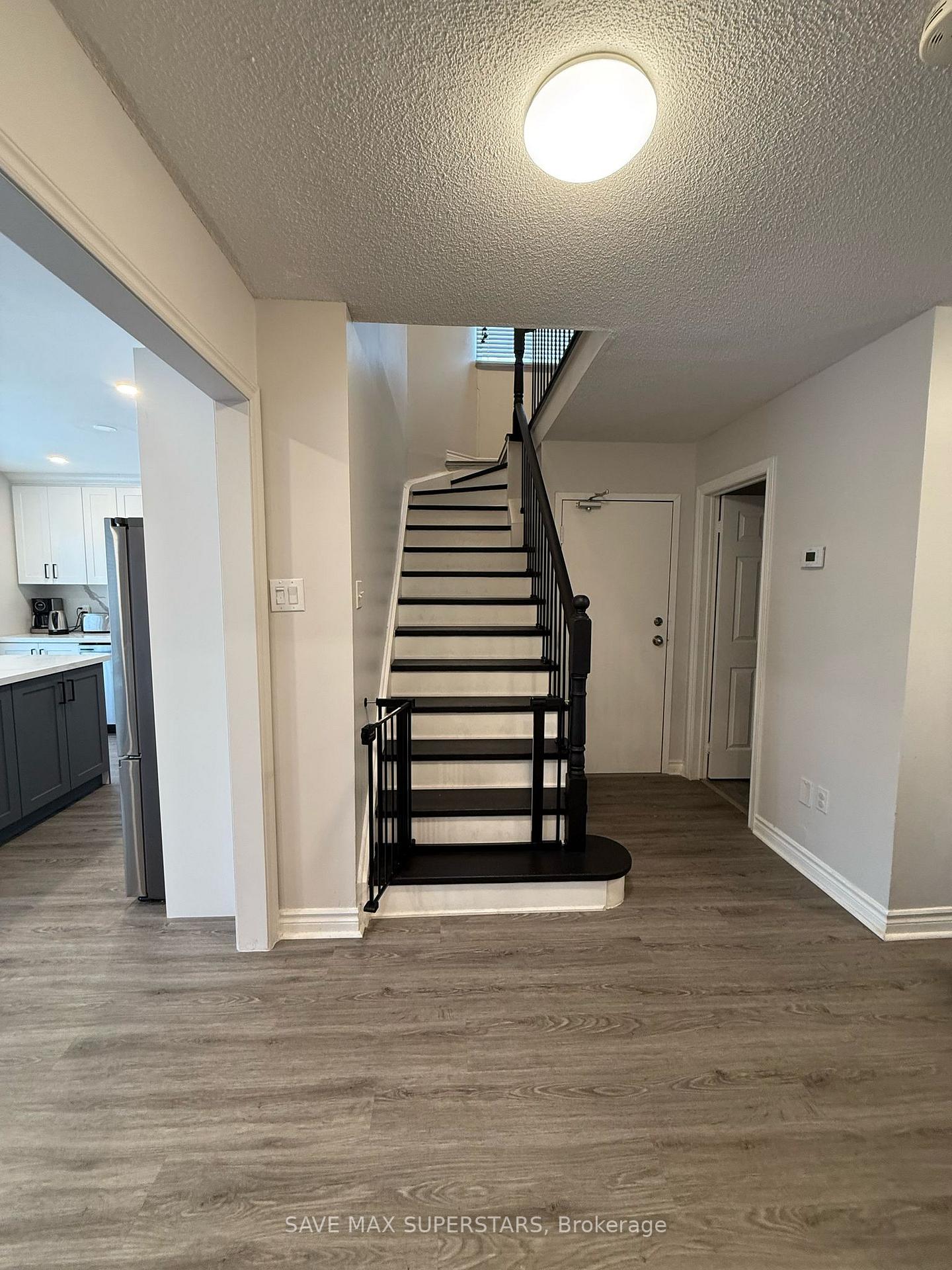 Photo 3 of 363 Leacock Drive, Barrie, Letitia Heights — HOMEH