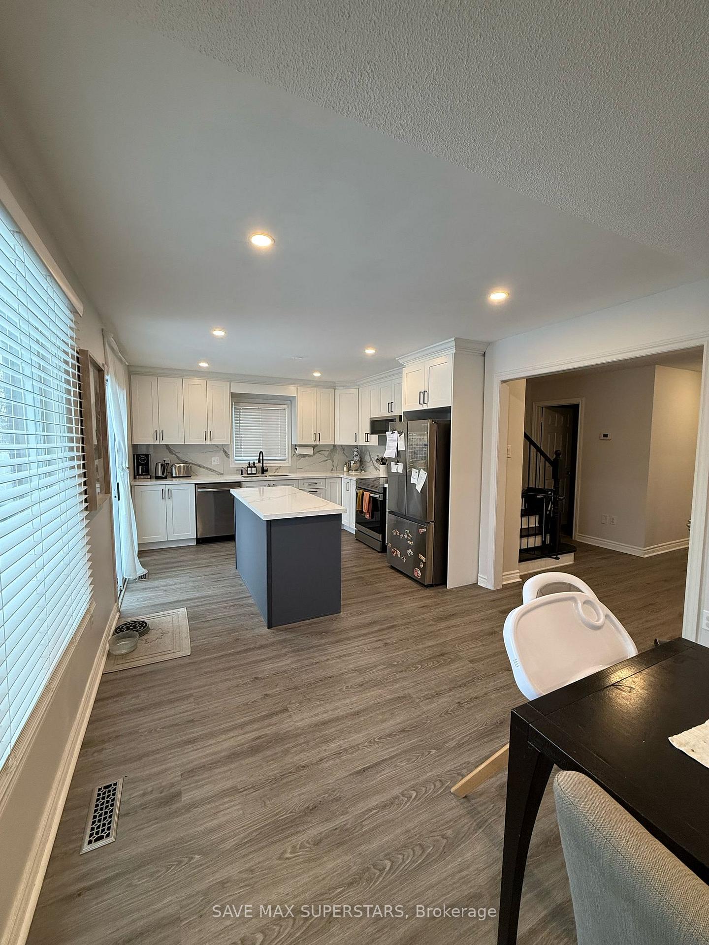 Photo 5 of 363 Leacock Drive, Barrie, Letitia Heights — HOMEH