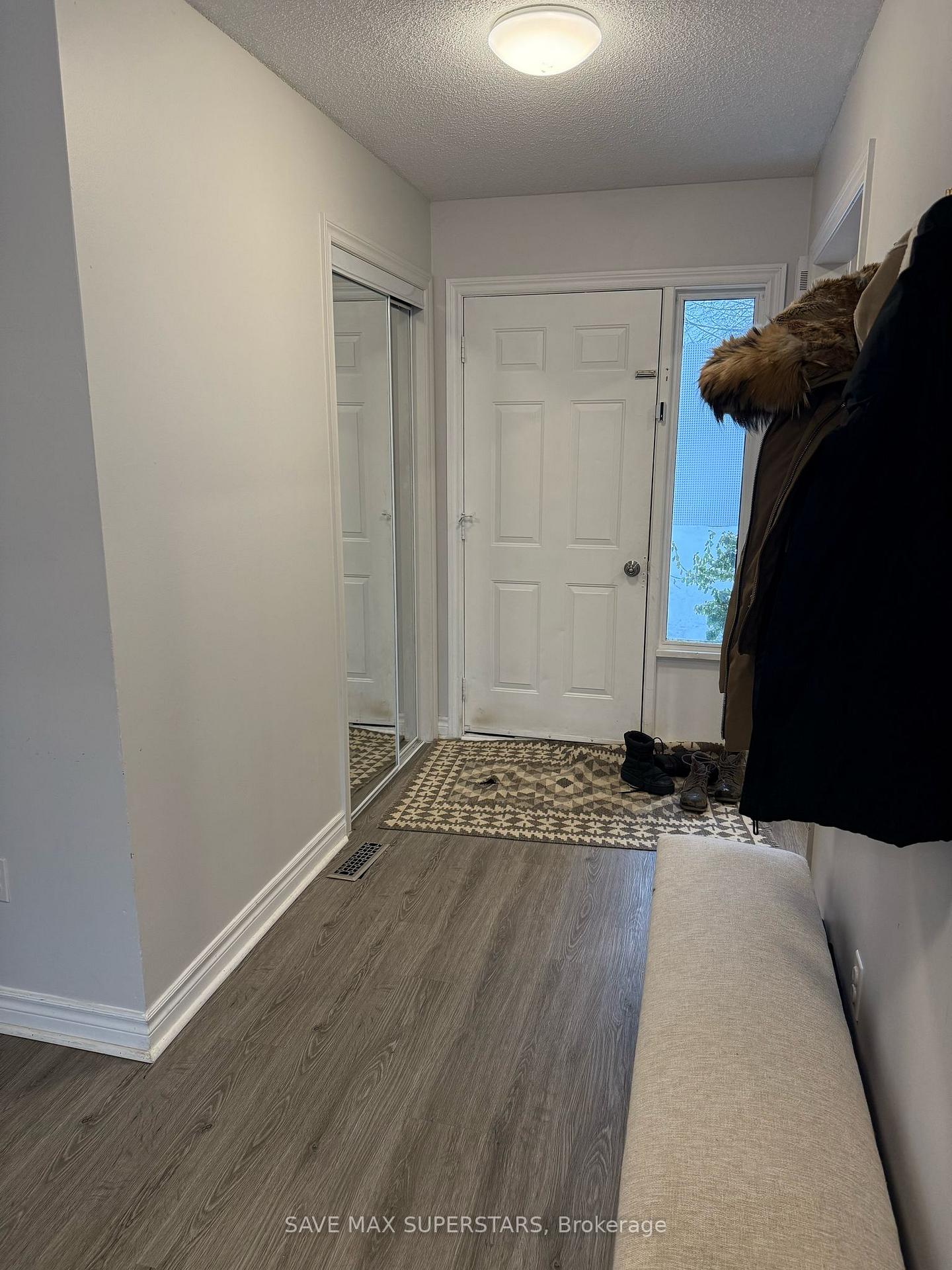 Photo 8 of 363 Leacock Drive, Barrie, Letitia Heights — HOMEH