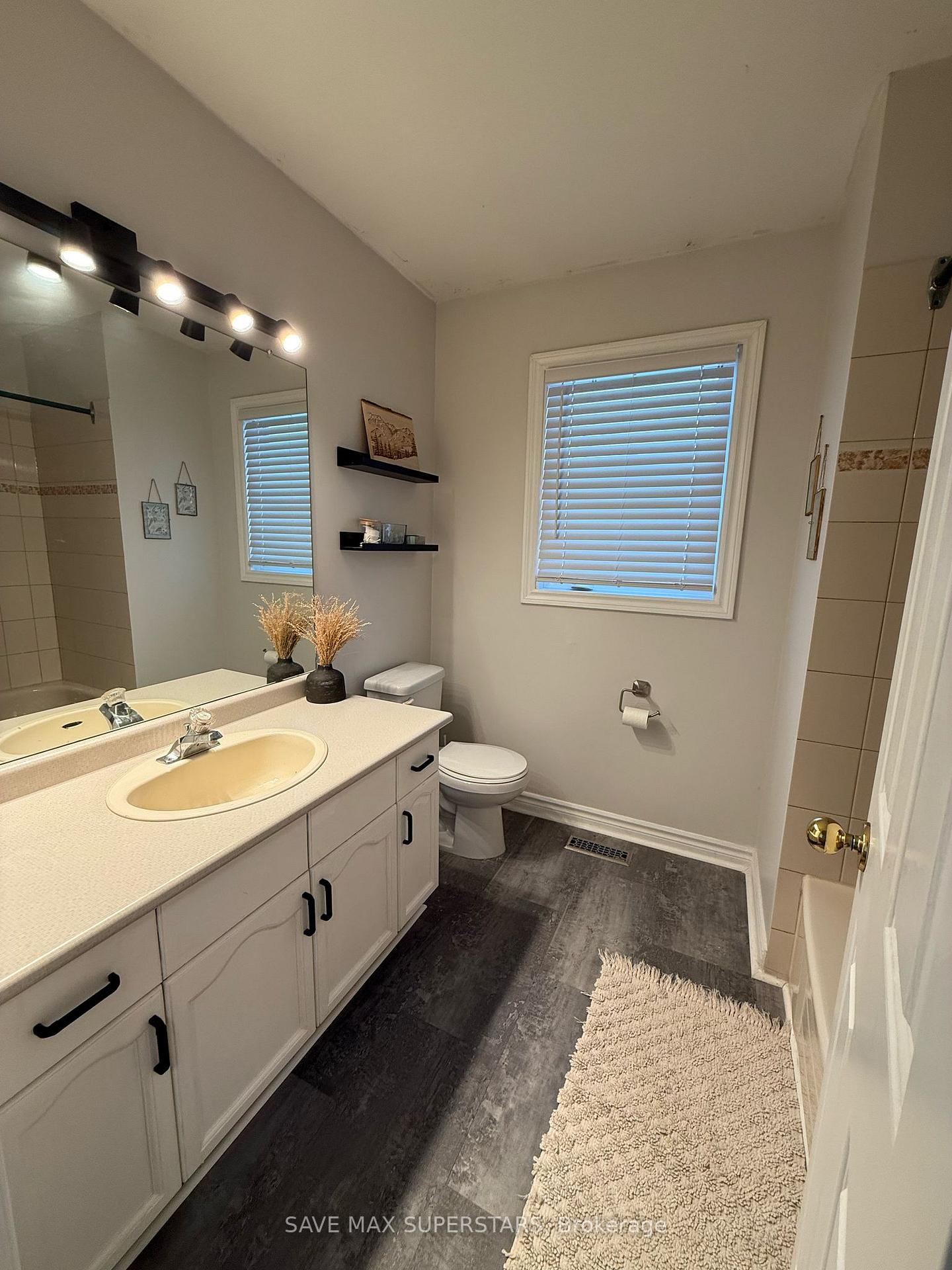 Photo 11 of 363 Leacock Drive, Barrie, Letitia Heights — HOMEH