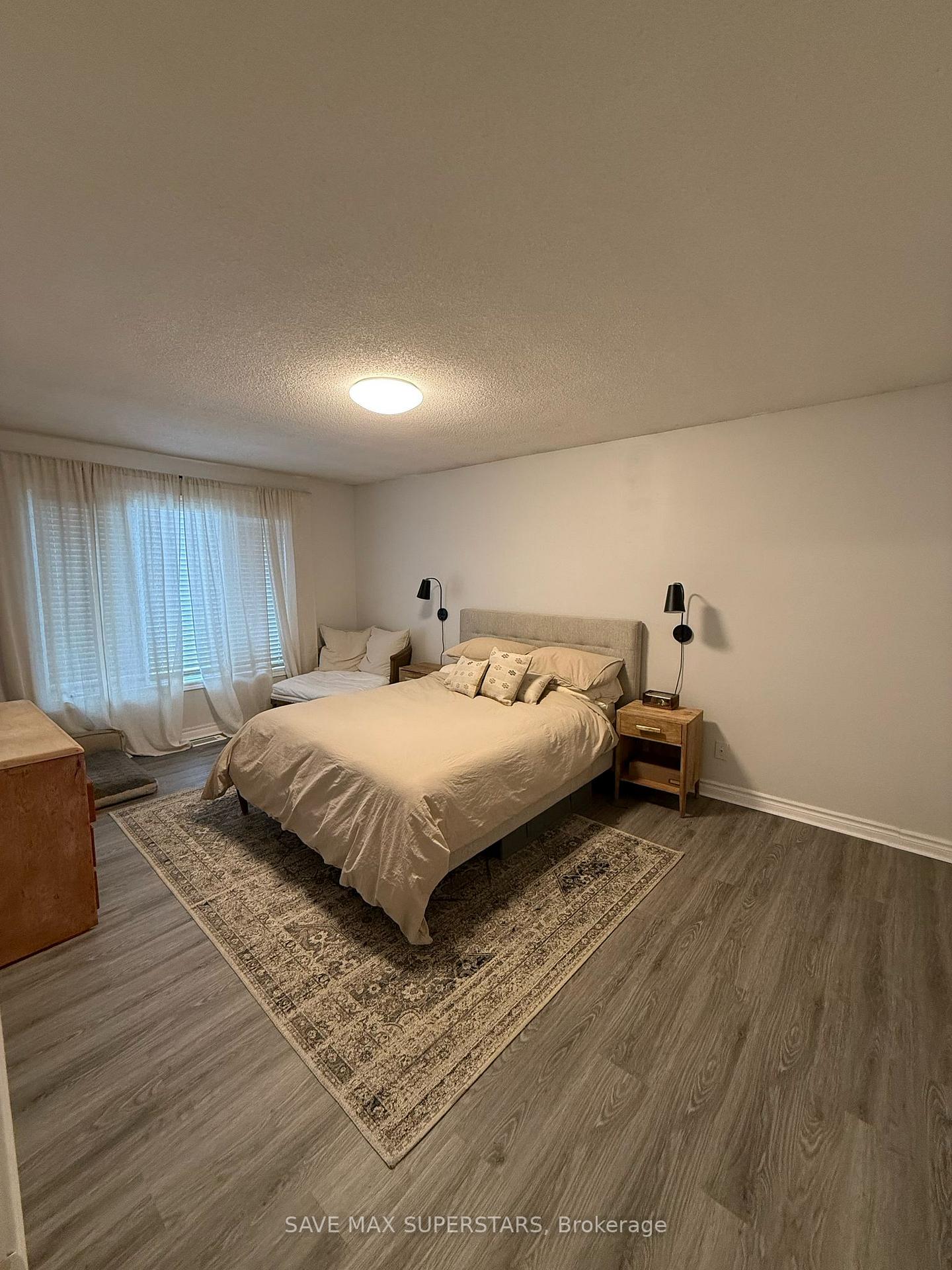 Photo 12 of 363 Leacock Drive, Barrie, Letitia Heights — HOMEH