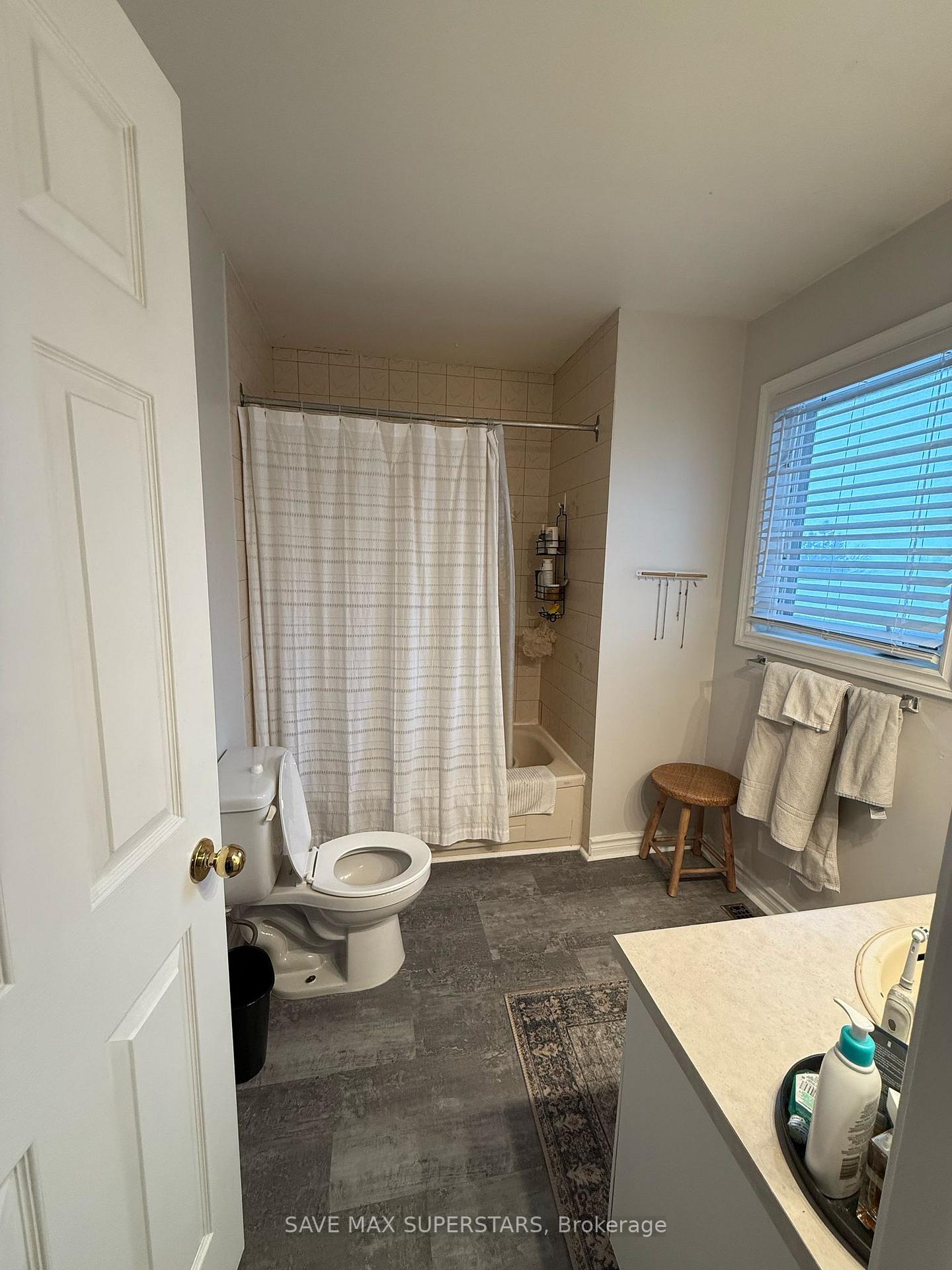Photo 13 of 363 Leacock Drive, Barrie, Letitia Heights — HOMEH