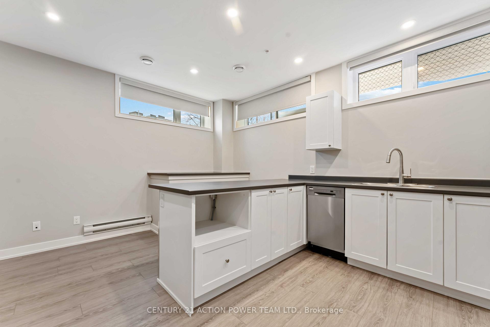 Photo 5 of Unit B, 280 Levis Avenue, Ottawa, Vanier — HOMEH