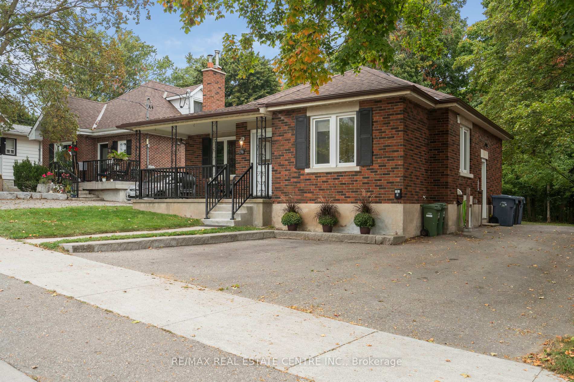 Photo 2 of 196 Silvercreek Parkway S, Guelph, Junction/Onward Willow — HOMEH