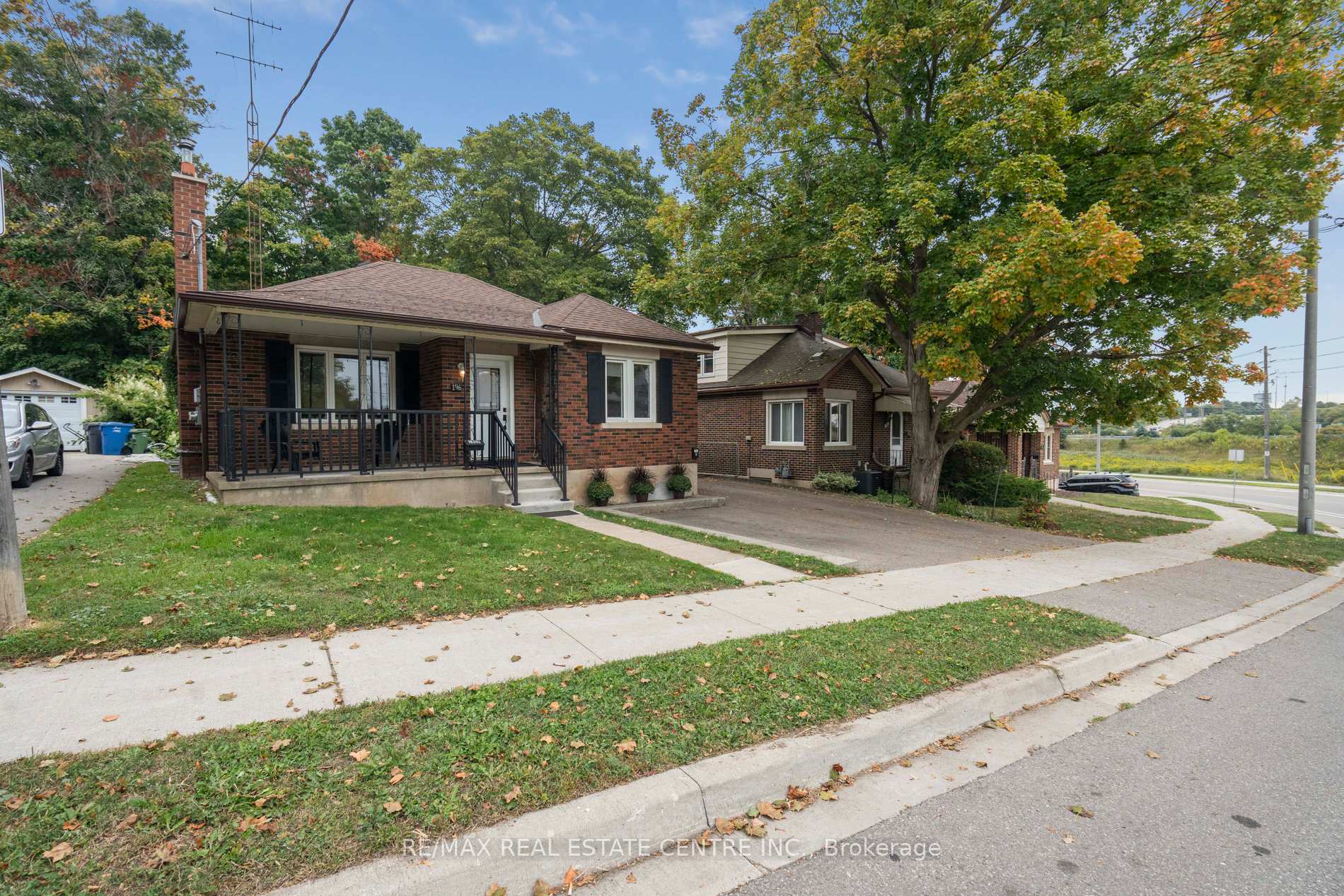 Photo 3 of 196 Silvercreek Parkway S, Guelph, Junction/Onward Willow — HOMEH
