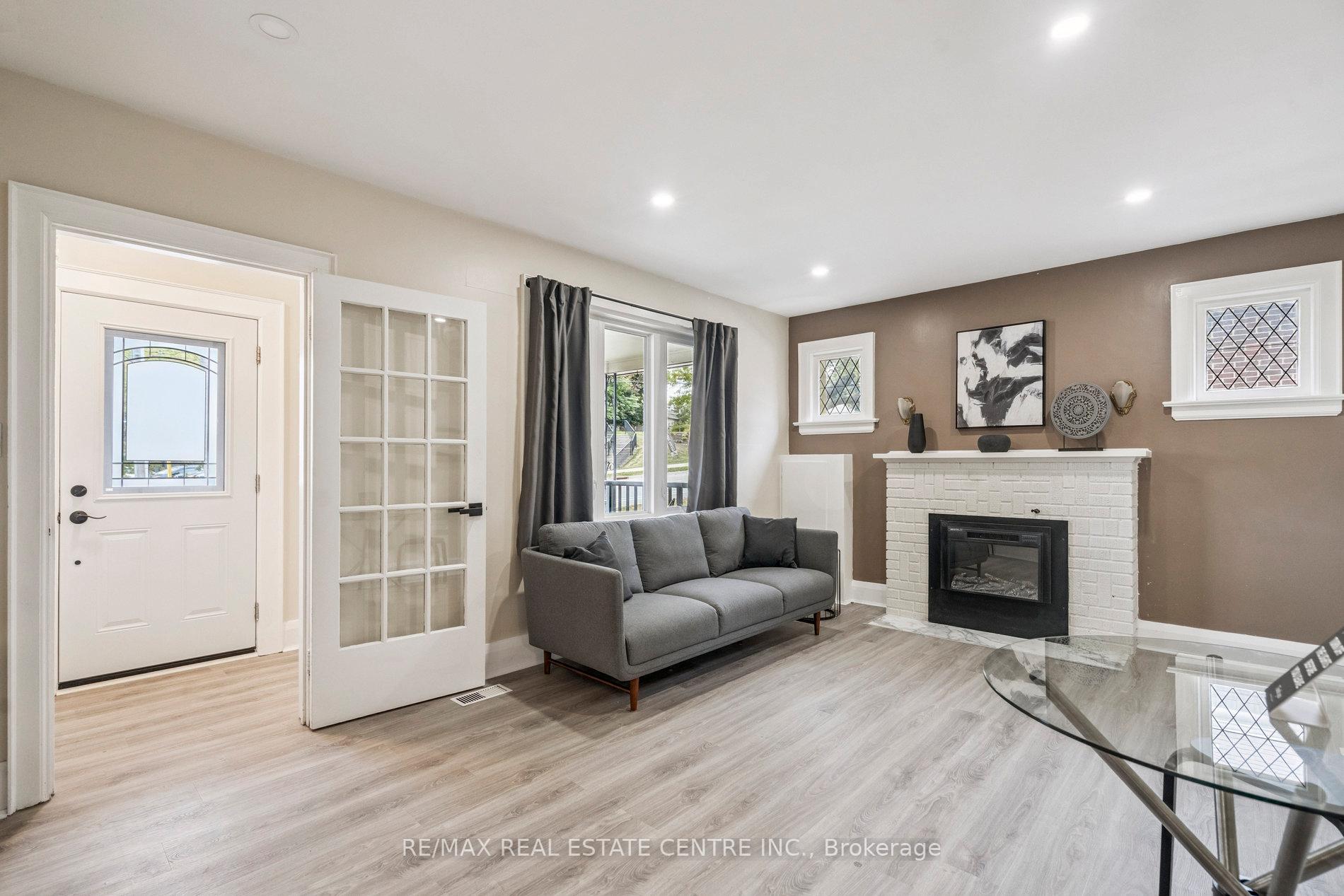 Photo 9 of 196 Silvercreek Parkway S, Guelph, Junction/Onward Willow — HOMEH