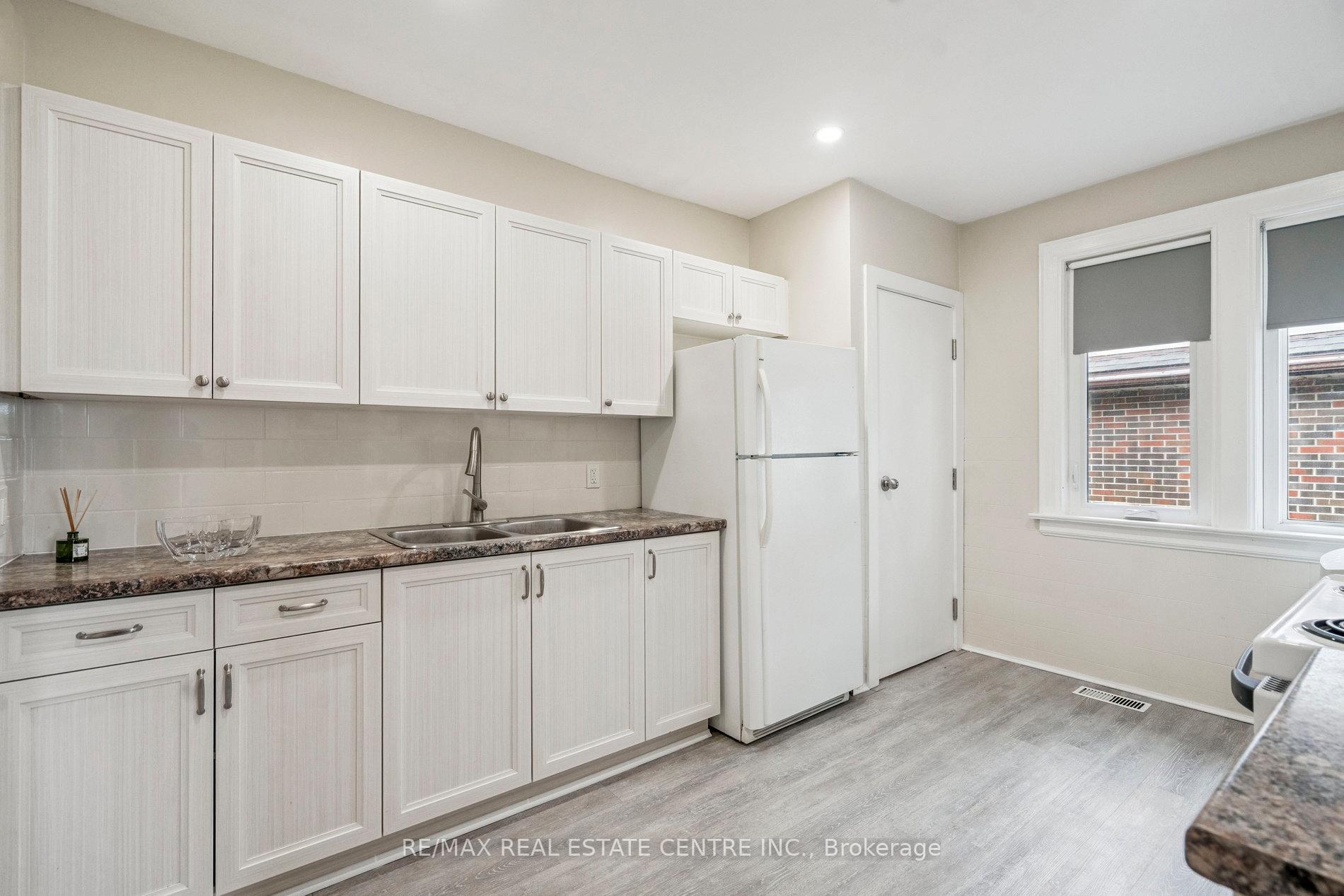 Photo 12 of 196 Silvercreek Parkway S, Guelph, Junction/Onward Willow — HOMEH
