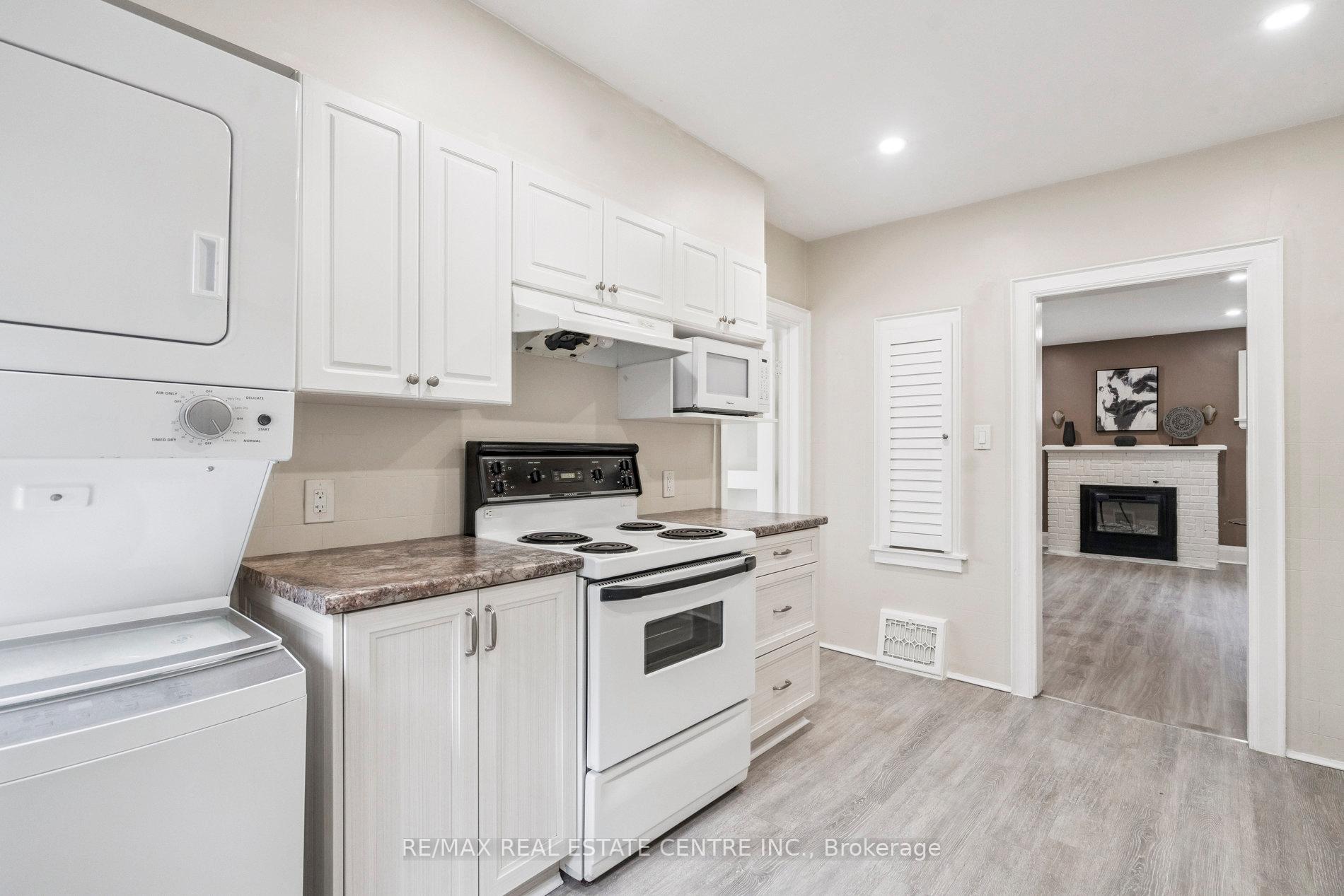 Photo 13 of 196 Silvercreek Parkway S, Guelph, Junction/Onward Willow — HOMEH