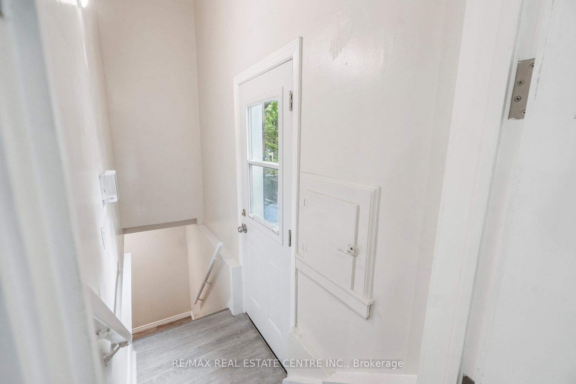 Photo 16 of 196 Silvercreek Parkway S, Guelph, Junction/Onward Willow — HOMEH
