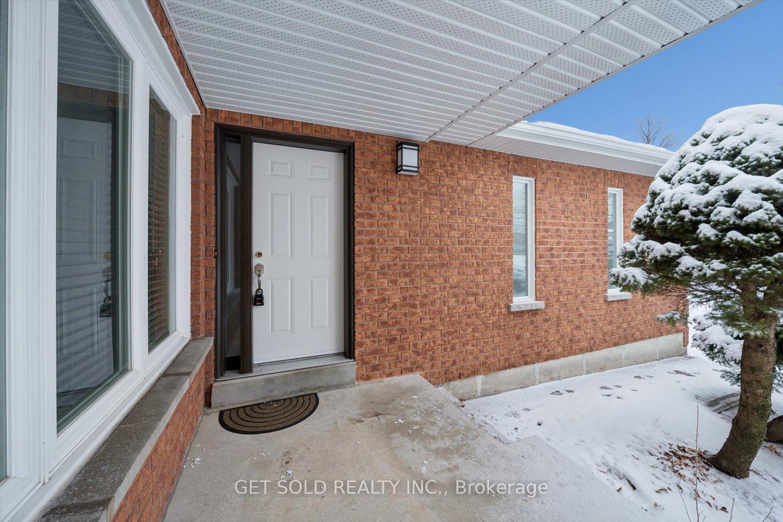 Photo 3 of 99 Carmen Crescent, Vaughan, East Woodbridge — HOMEH