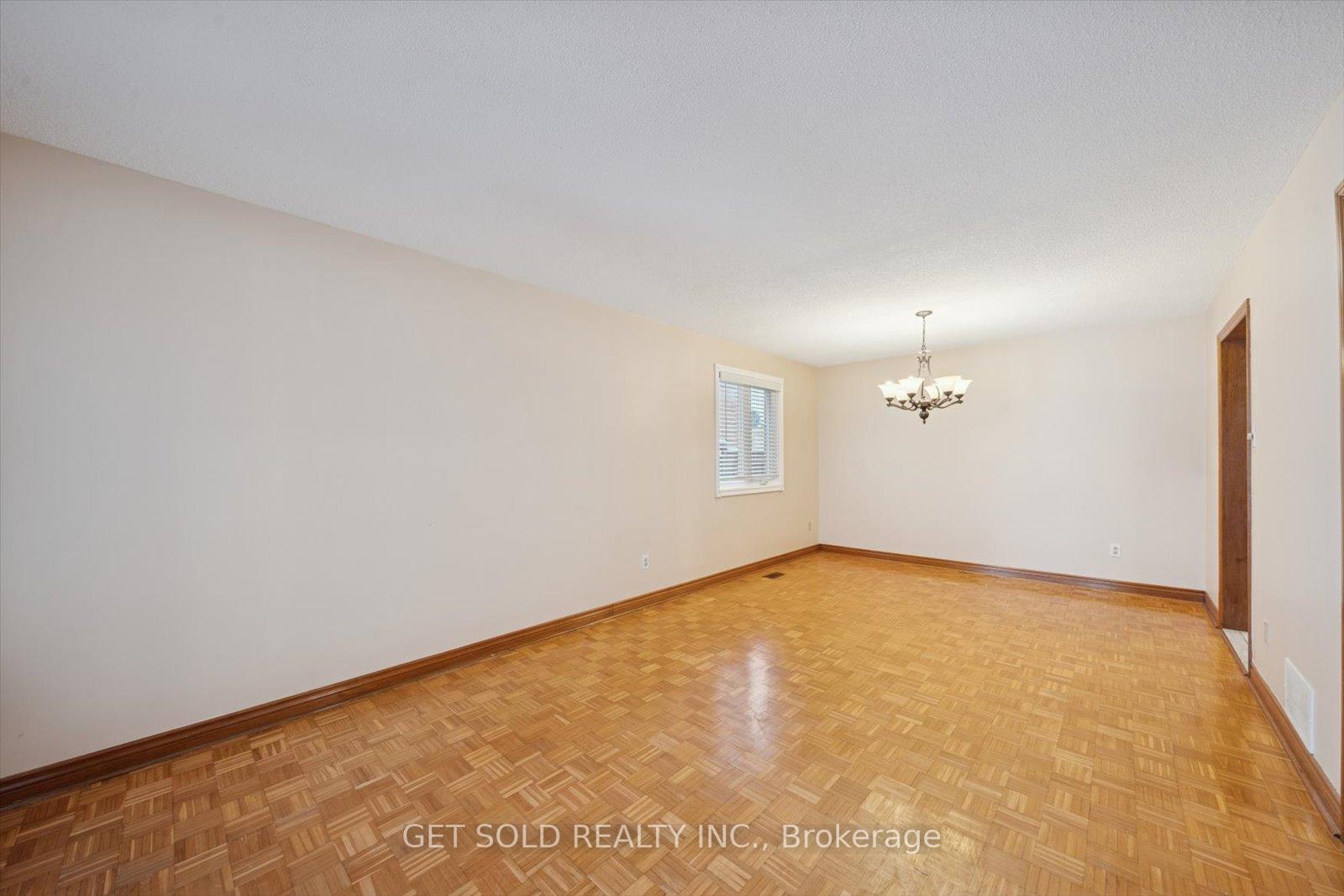 Photo 6 of 99 Carmen Crescent, Vaughan, East Woodbridge — HOMEH