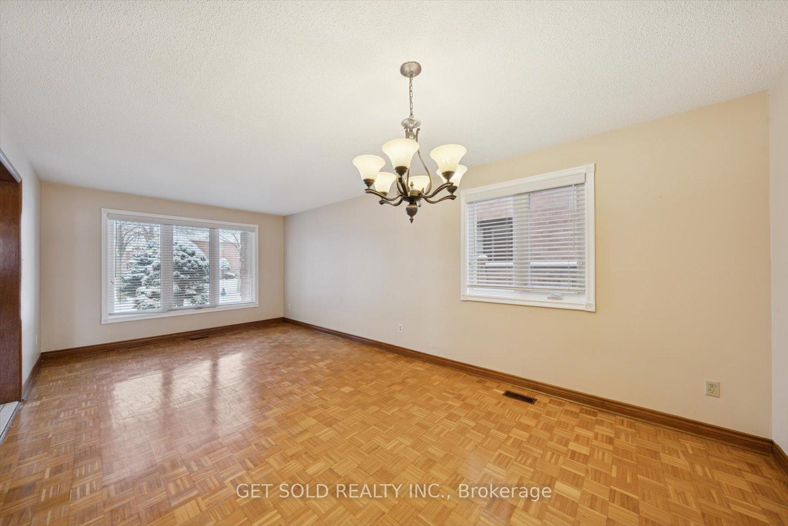 Photo 7 of 99 Carmen Crescent, Vaughan, East Woodbridge — HOMEH