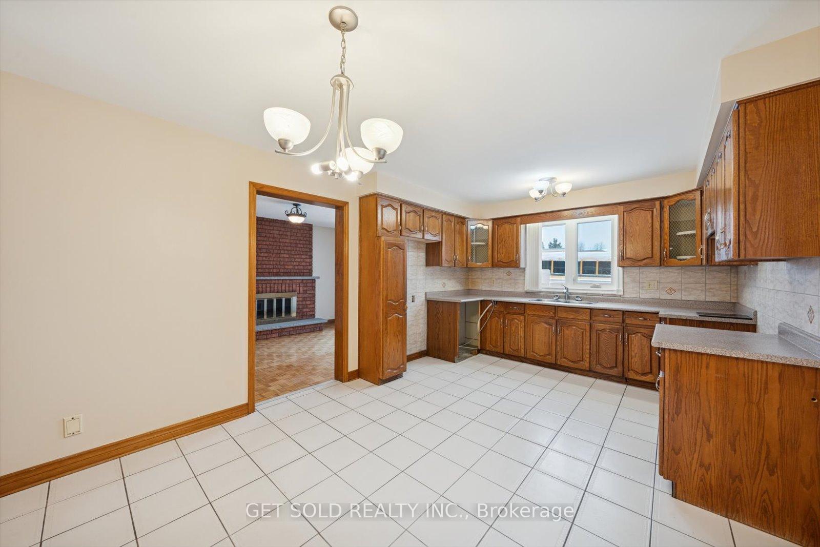 Photo 9 of 99 Carmen Crescent, Vaughan, East Woodbridge — HOMEH