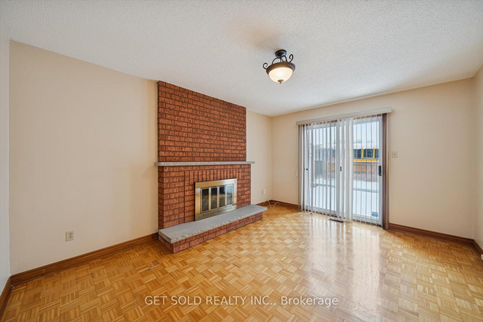 Photo 10 of 99 Carmen Crescent, Vaughan, East Woodbridge — HOMEH
