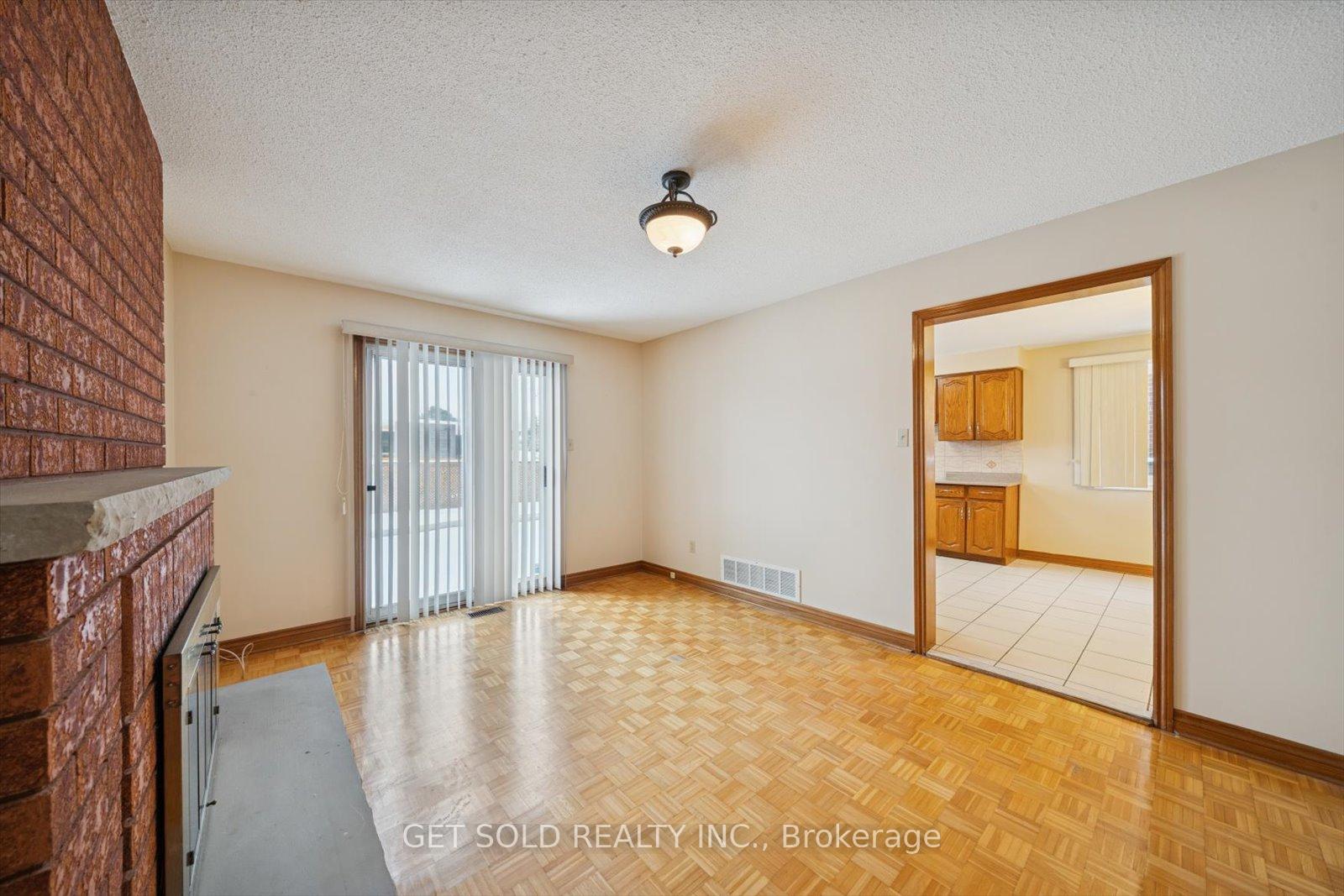Photo 11 of 99 Carmen Crescent, Vaughan, East Woodbridge — HOMEH