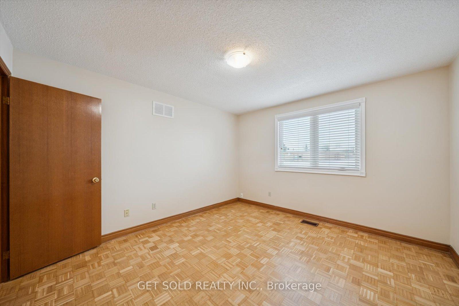 Photo 14 of 99 Carmen Crescent, Vaughan, East Woodbridge — HOMEH