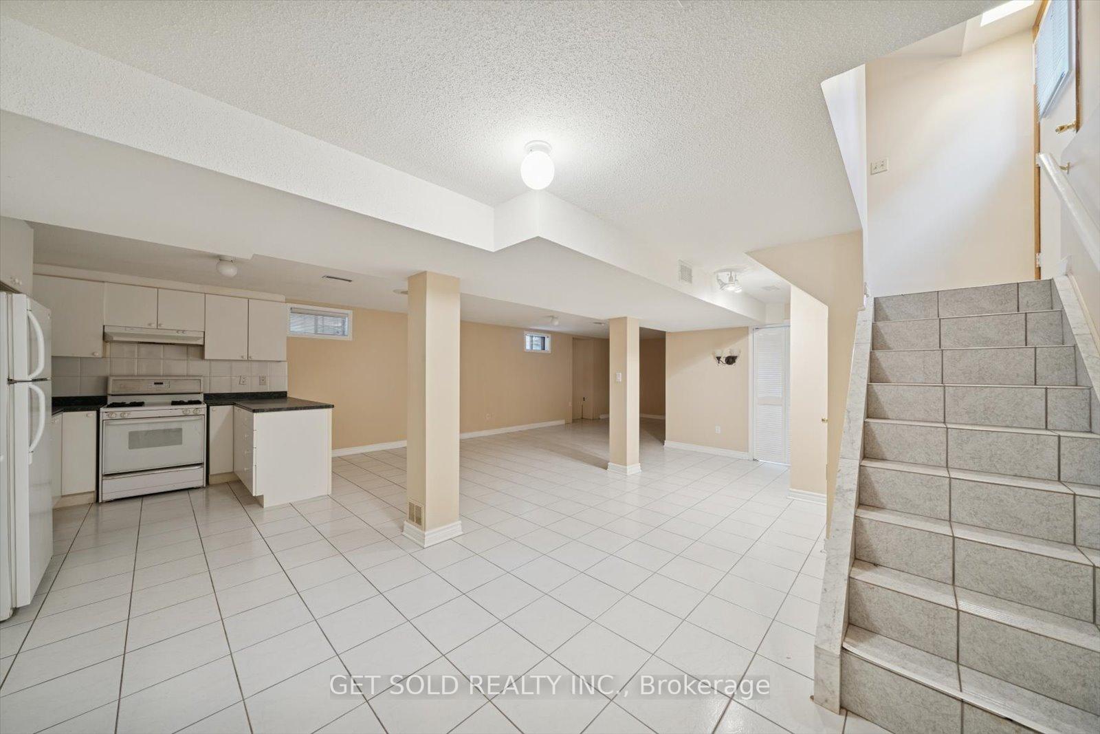 Photo 18 of 99 Carmen Crescent, Vaughan, East Woodbridge — HOMEH