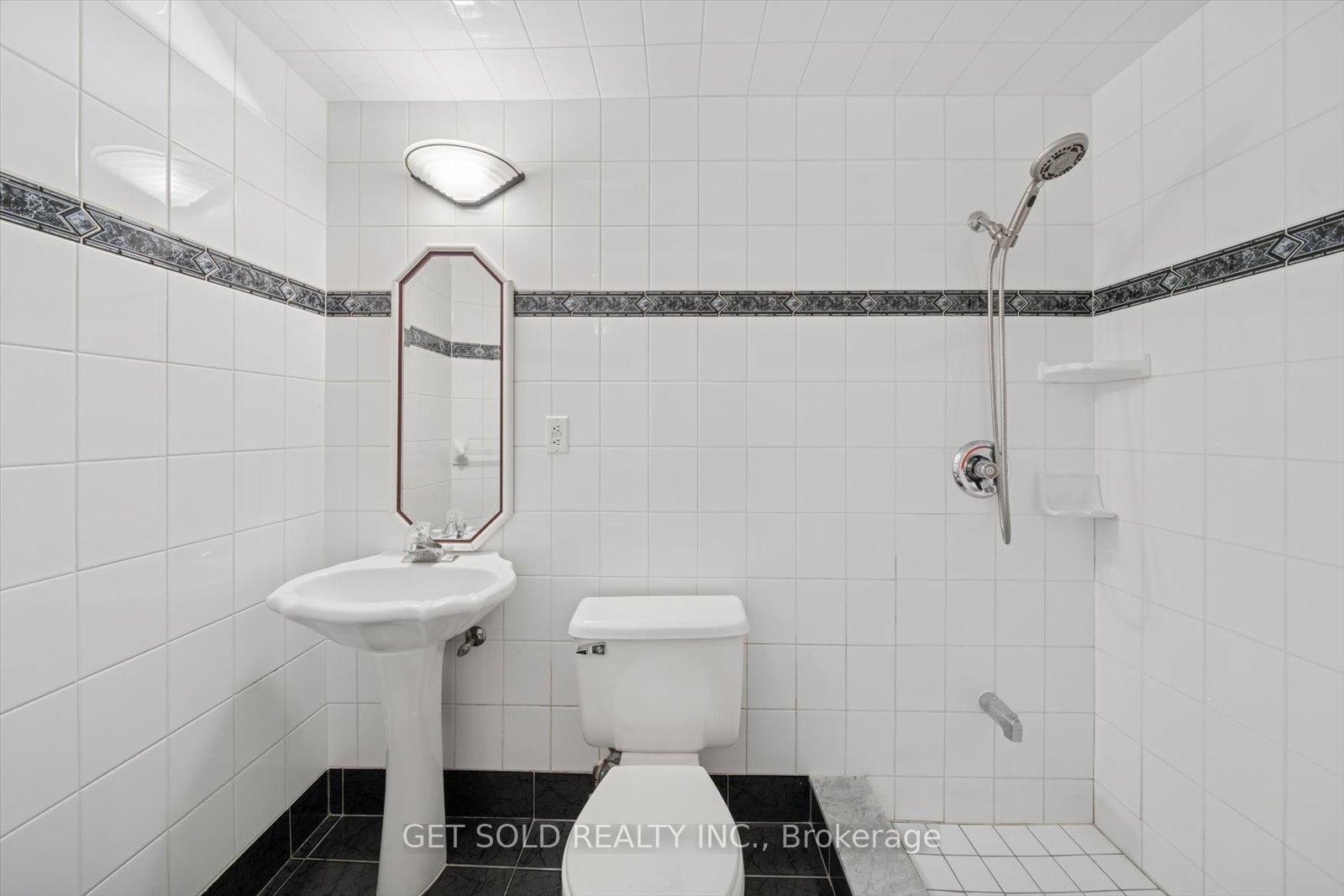 Photo 21 of 99 Carmen Crescent, Vaughan, East Woodbridge — HOMEH