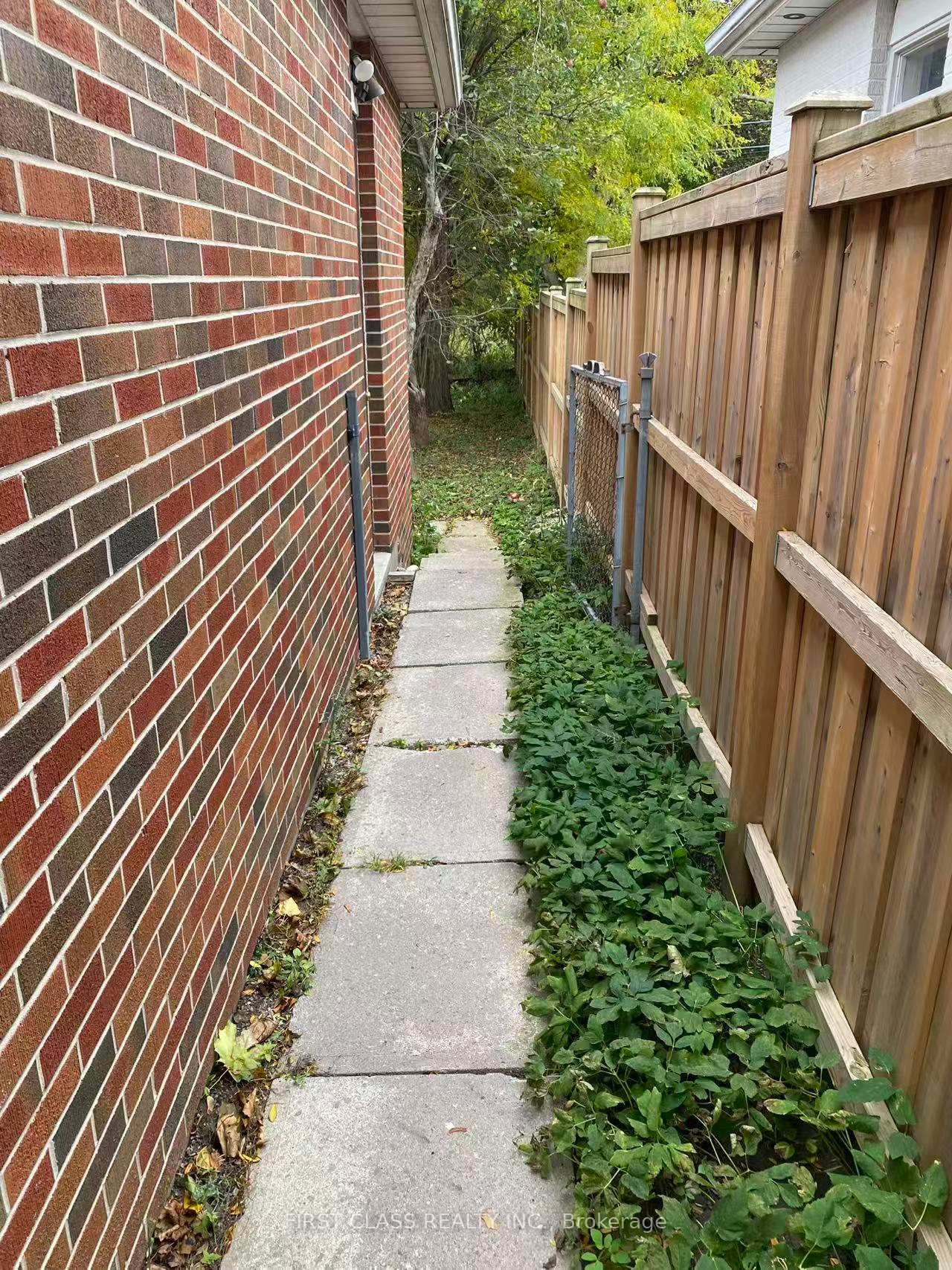 Photo 2 of Unit Main& Basement, 65 Drakefield Road, Markham, Bullock — HOMEH