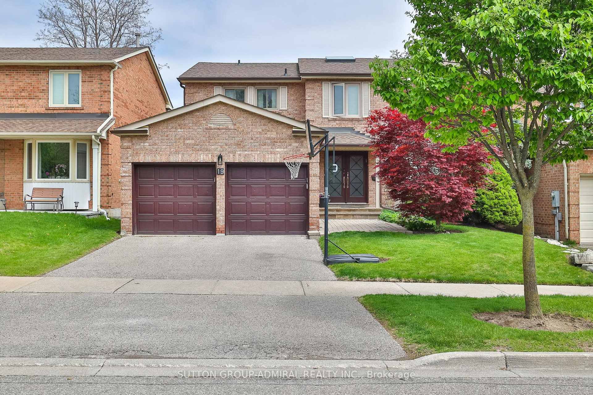 Photo 2 of 19 Bevshire Circle, Vaughan, Crestwood-Springfarm-Yorkhill — HOMEH