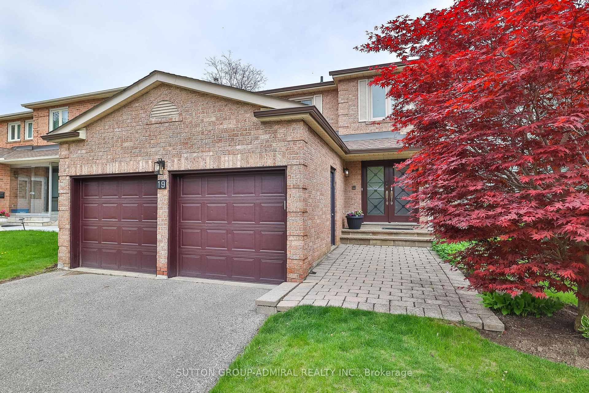 Photo 3 of 19 Bevshire Circle, Vaughan, Crestwood-Springfarm-Yorkhill — HOMEH