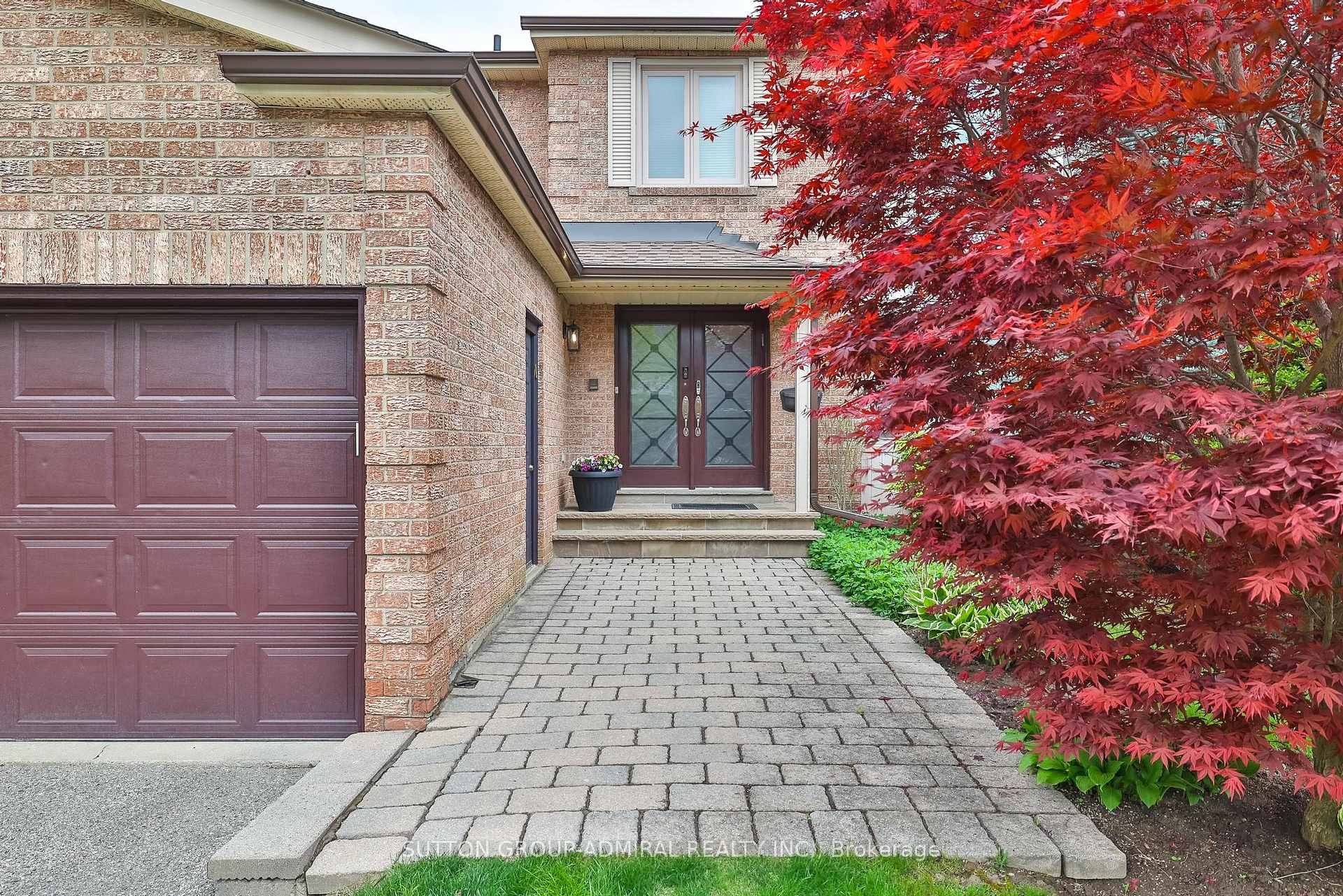 Photo 4 of 19 Bevshire Circle, Vaughan, Crestwood-Springfarm-Yorkhill — HOMEH