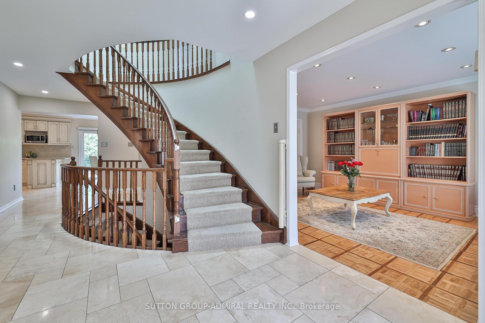 Photo 6 of 19 Bevshire Circle, Vaughan, Crestwood-Springfarm-Yorkhill — HOMEH