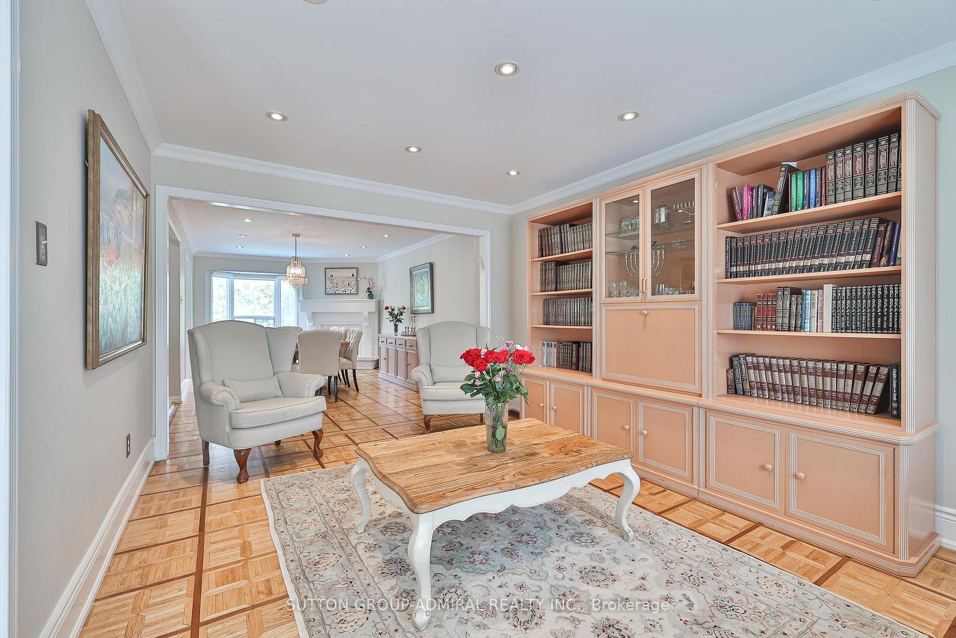 Photo 7 of 19 Bevshire Circle, Vaughan, Crestwood-Springfarm-Yorkhill — HOMEH