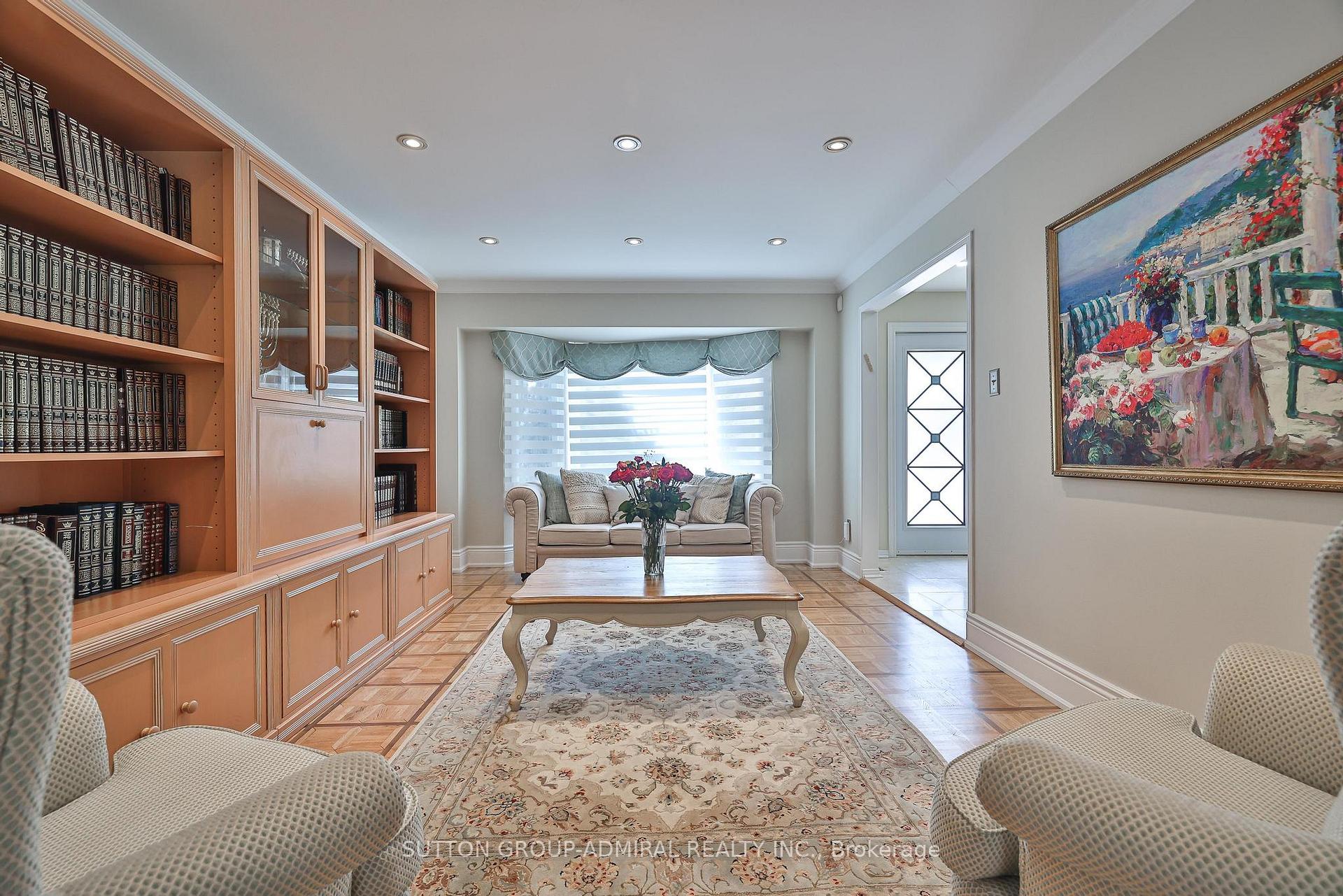 Photo 8 of 19 Bevshire Circle, Vaughan, Crestwood-Springfarm-Yorkhill — HOMEH