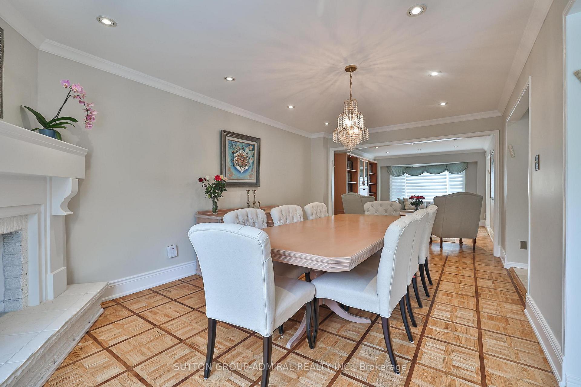 Photo 10 of 19 Bevshire Circle, Vaughan, Crestwood-Springfarm-Yorkhill — HOMEH