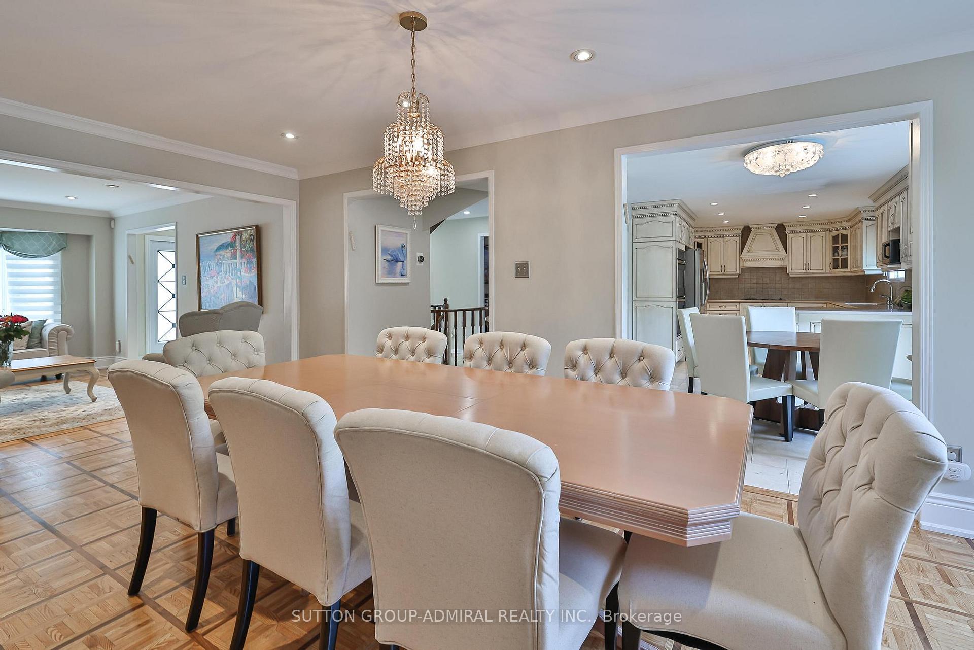 Photo 12 of 19 Bevshire Circle, Vaughan, Crestwood-Springfarm-Yorkhill — HOMEH