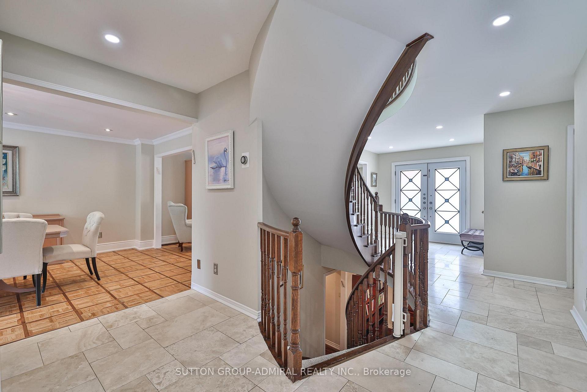 Photo 13 of 19 Bevshire Circle, Vaughan, Crestwood-Springfarm-Yorkhill — HOMEH