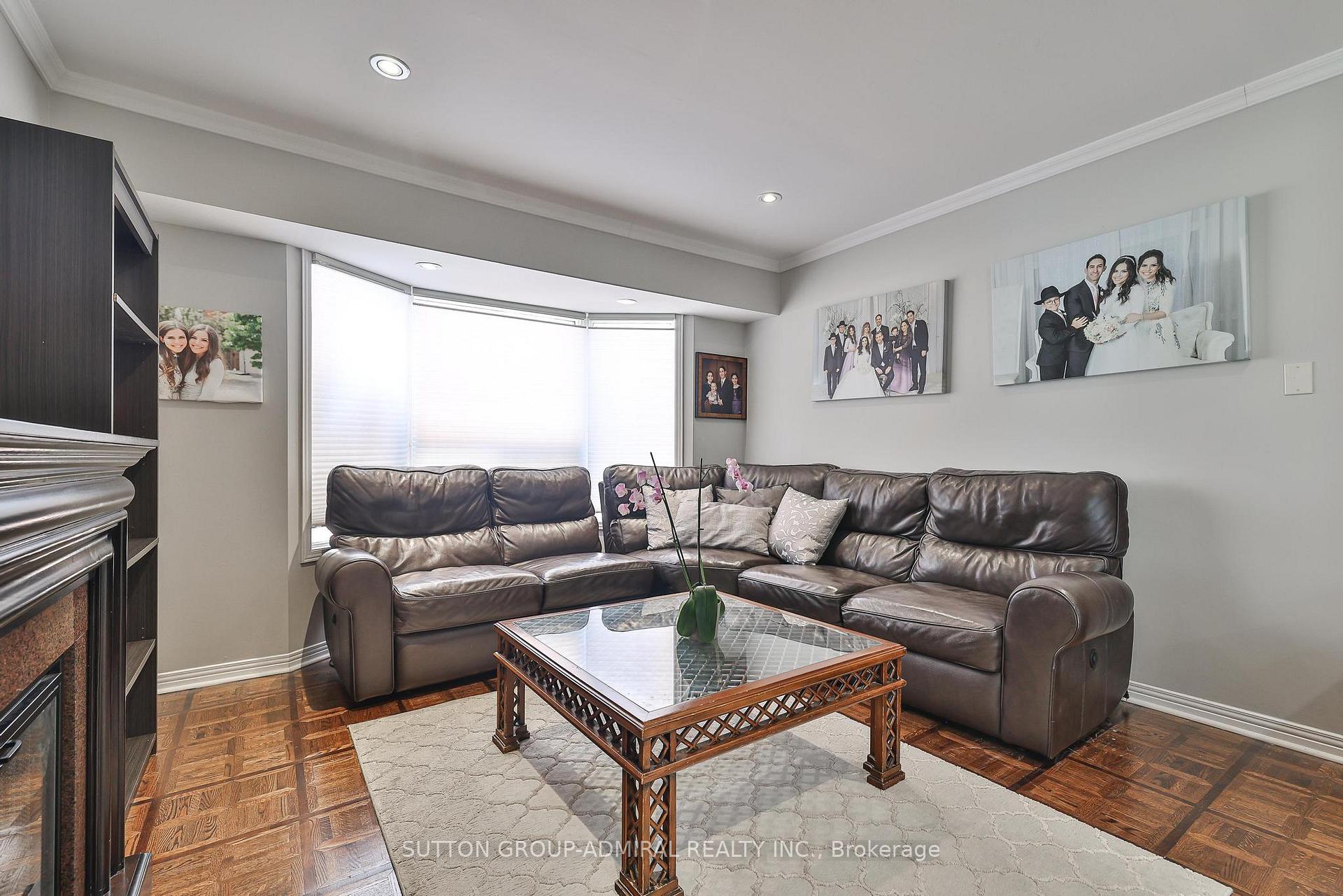 Photo 14 of 19 Bevshire Circle, Vaughan, Crestwood-Springfarm-Yorkhill — HOMEH